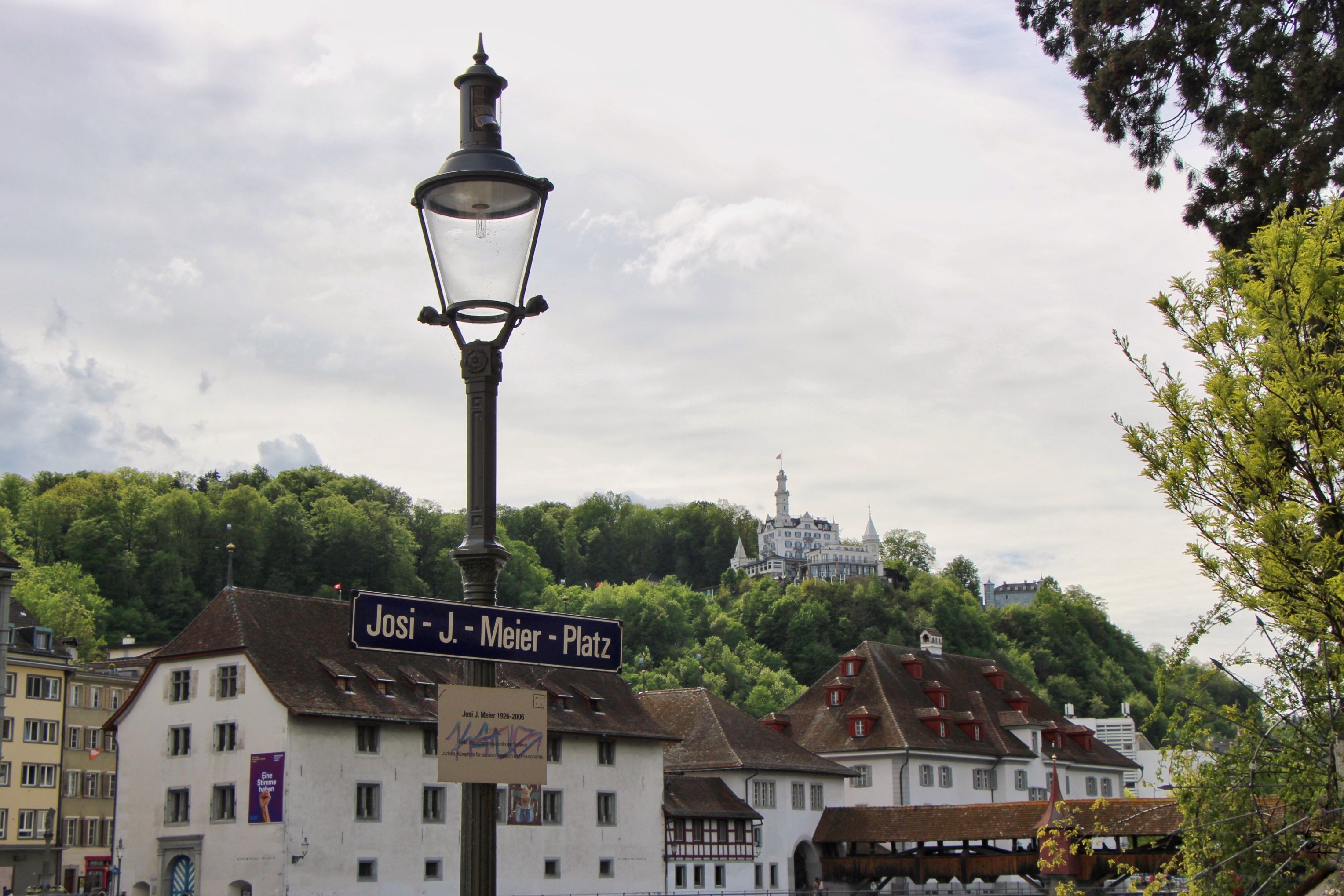 Stadsvandring i Luzern för kvinnor: Upptäck Josi J. Meier-platsen och den pittoreska omgivningen i Luzern.