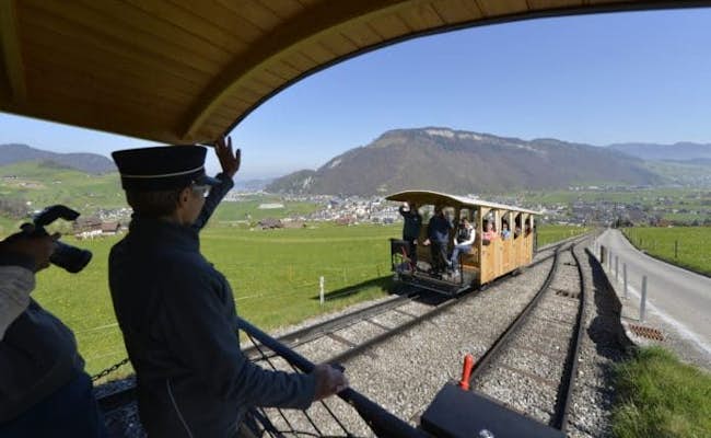 nostalgic funicular railroad (Photo: Stanserhorn Bahn)