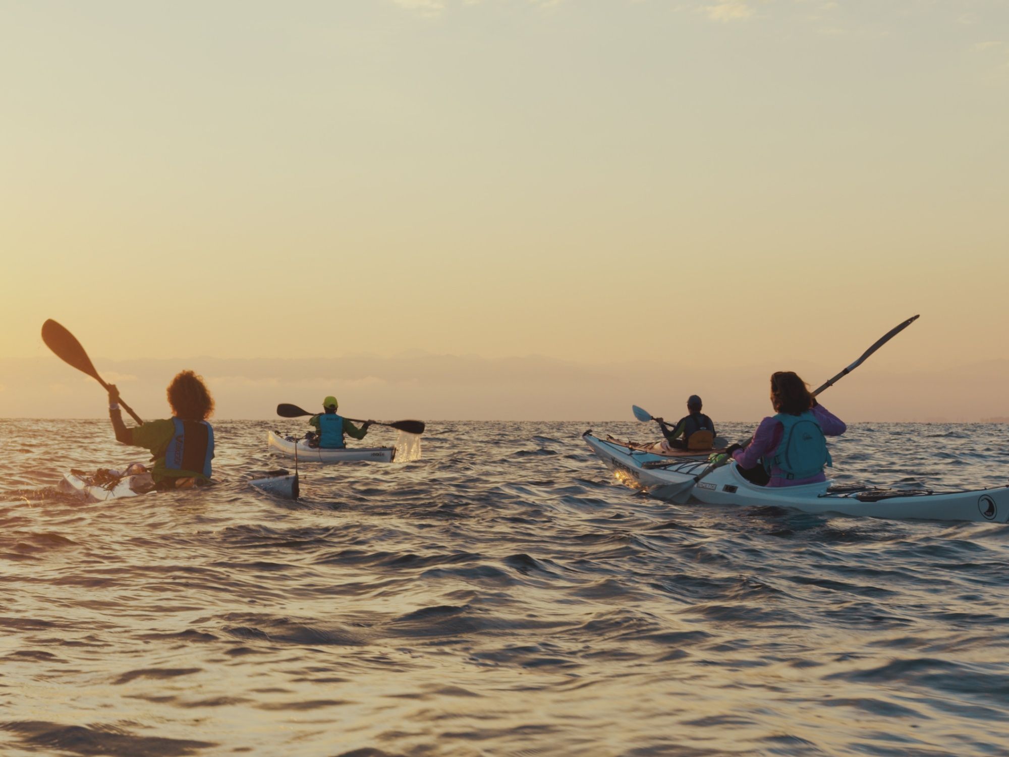 مدرسة قوارب كانو بحيرة بودensee: عيش تجربة كاياك شروق الشمس مع أصدقائك على بحيرة بودensee.
