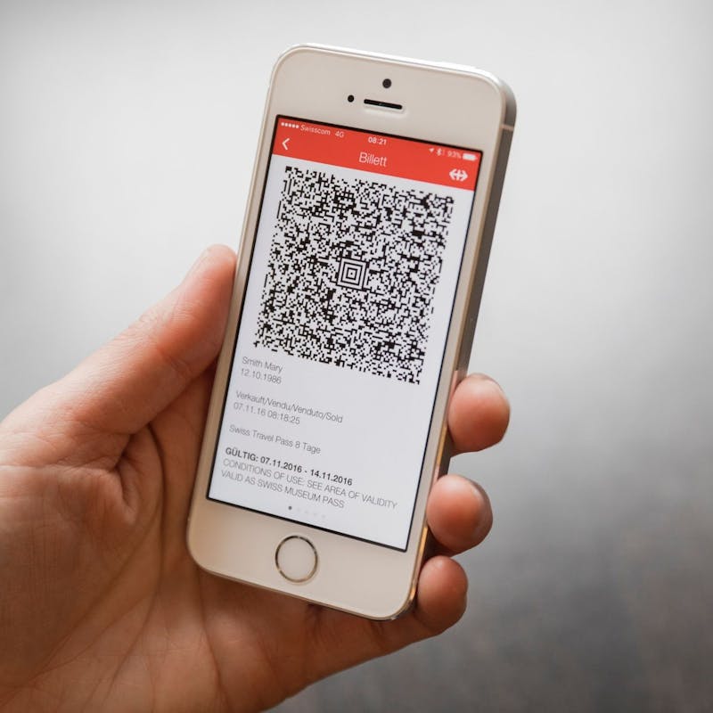 Swiss Travel Pass: QR kod za mobilna putovanja u Švicarskoj, idealan za avanture i grupne aktivnosti.
