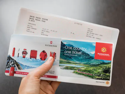 Swiss Travel Pass mit Reiseinformationen und Bildern