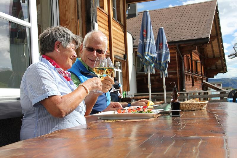 गैस्टीर-रूट फ्लुंमसरेबर्ग: खुले में भोजन और पेय के दृश्य