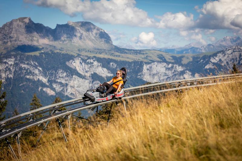 جولة طعام على الطريق الجبلي مع إطلالة خلابة.