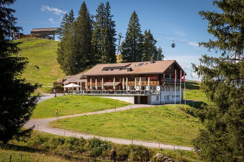 फ्लुम्सरबर्ग की स्वादिष्ट यात्रा एवं panoramic रेस्टोरेंट