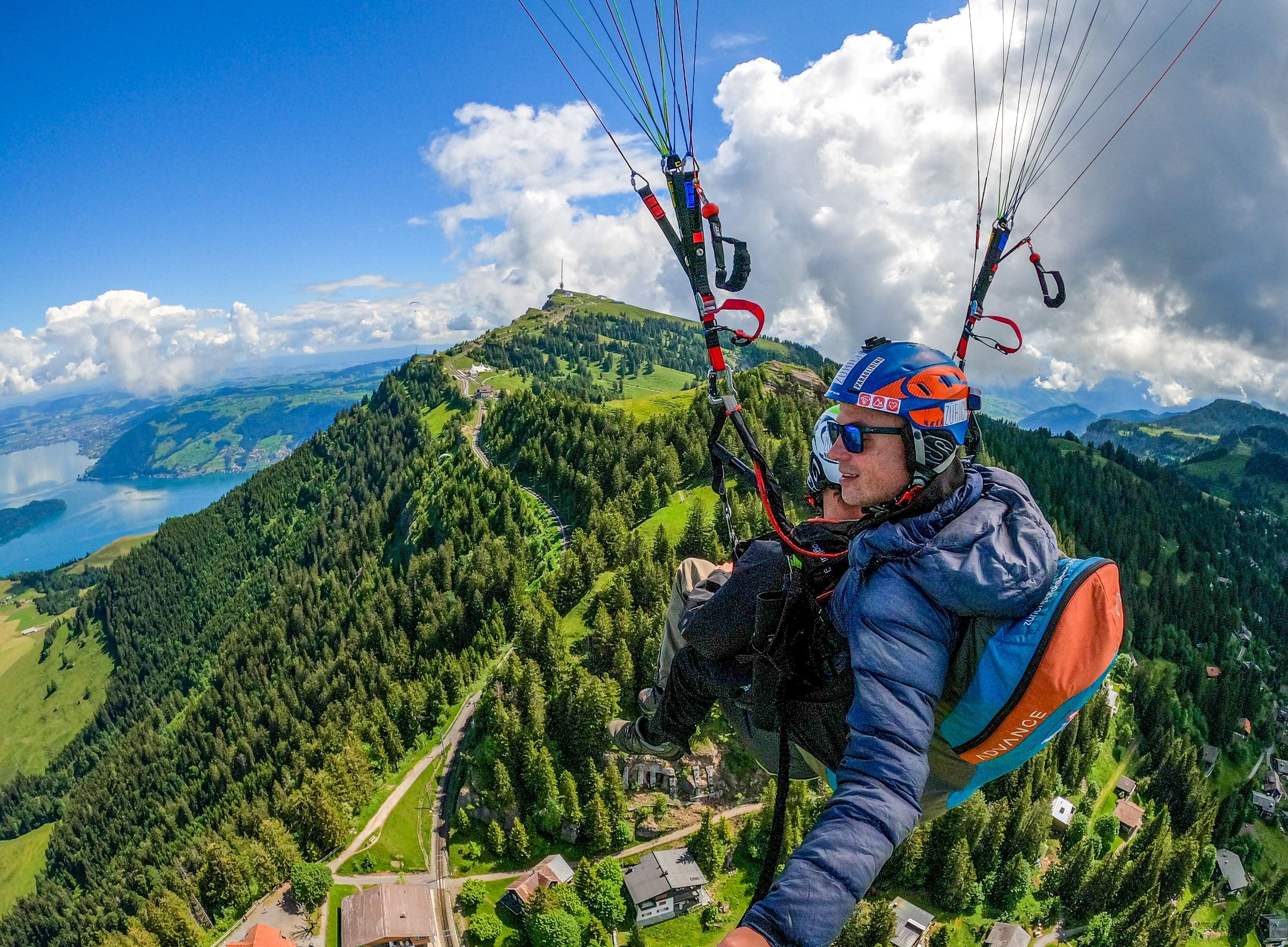Vuelo en parapente en Zúrich sobre el Rigi, área de senderismo, hermosa vista