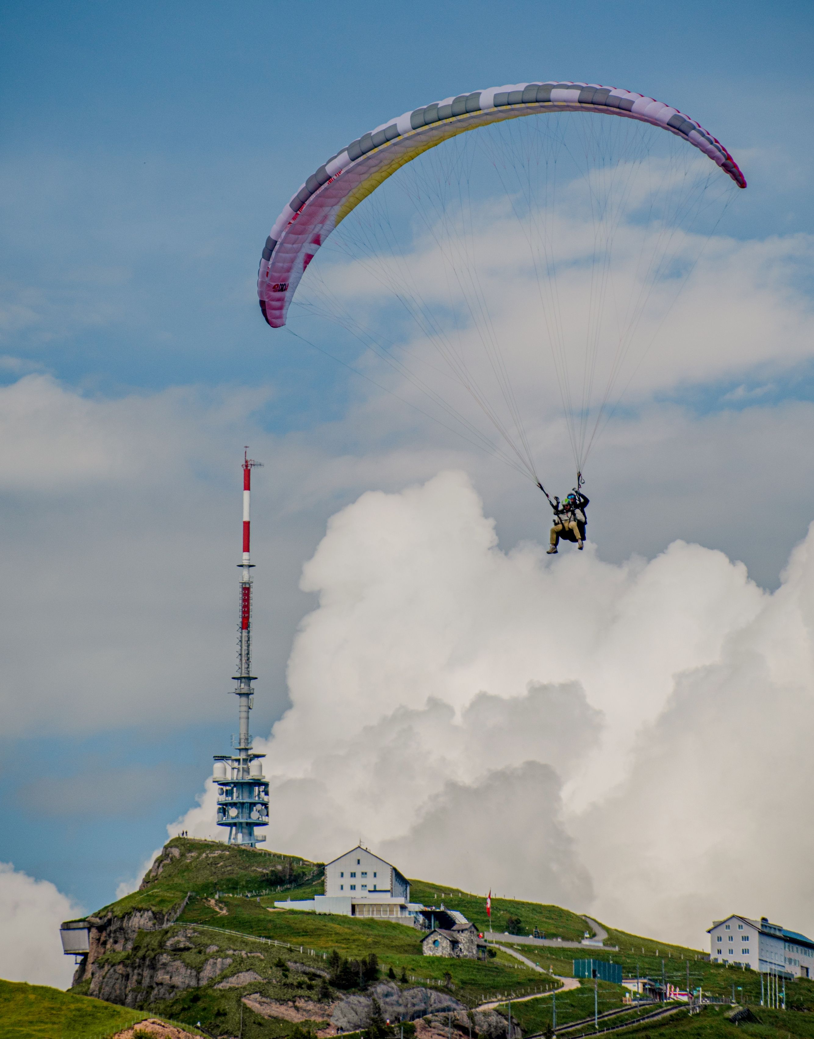 Vuelo en parapente sobre Rigi, vistas fascinantes y nubes