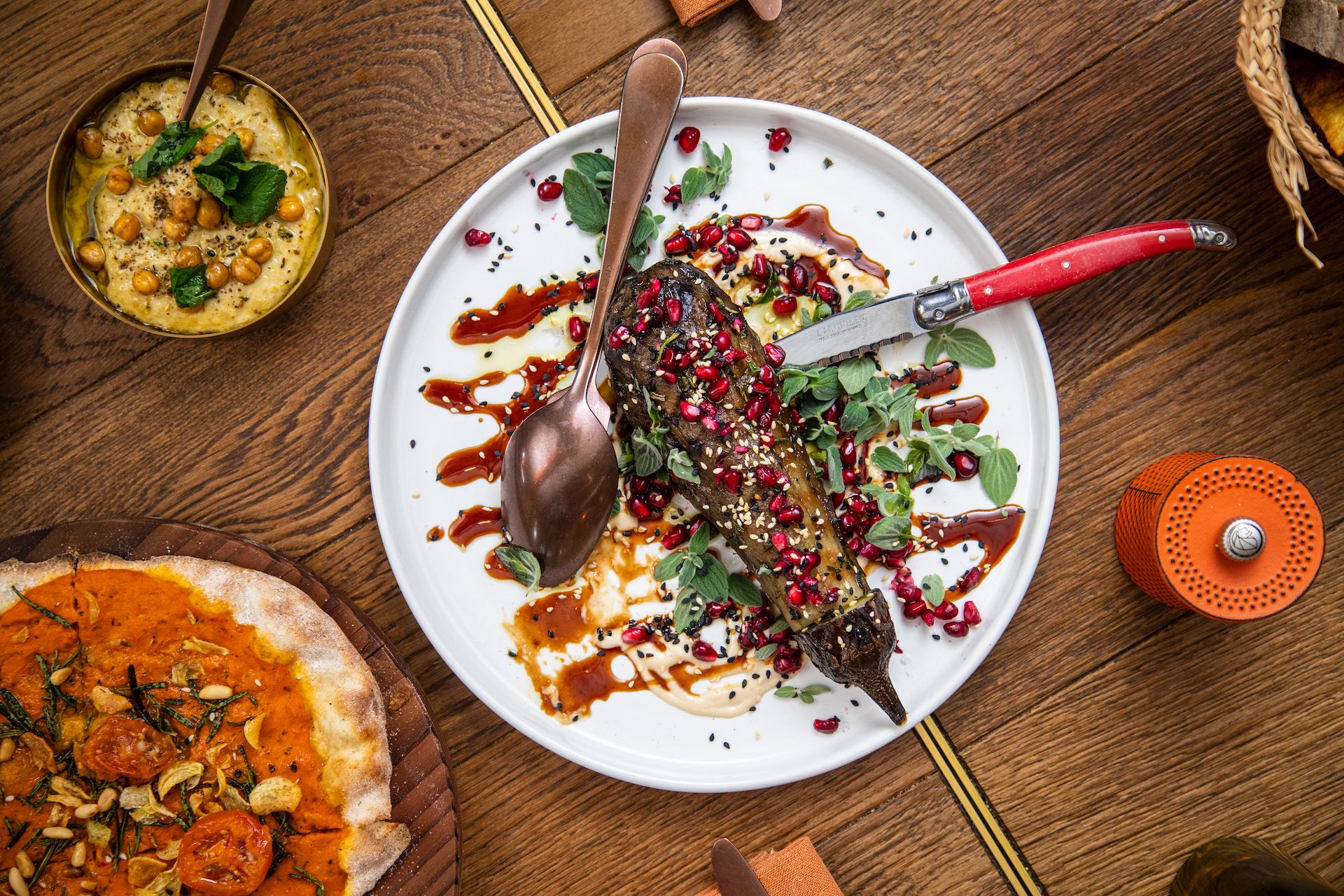 جولة تاباس في زيرمات مع نكهات متنوعة وأطباق مبتكرة.