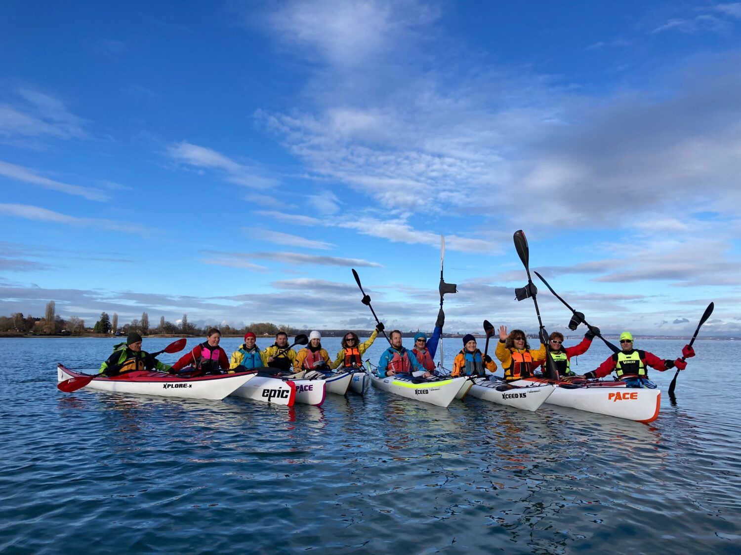 مدرسة كانو في بحيرة بودنزي: نشاط جماعي أثناء التجديف في بحيرة بودنزي مع فريق مرح.