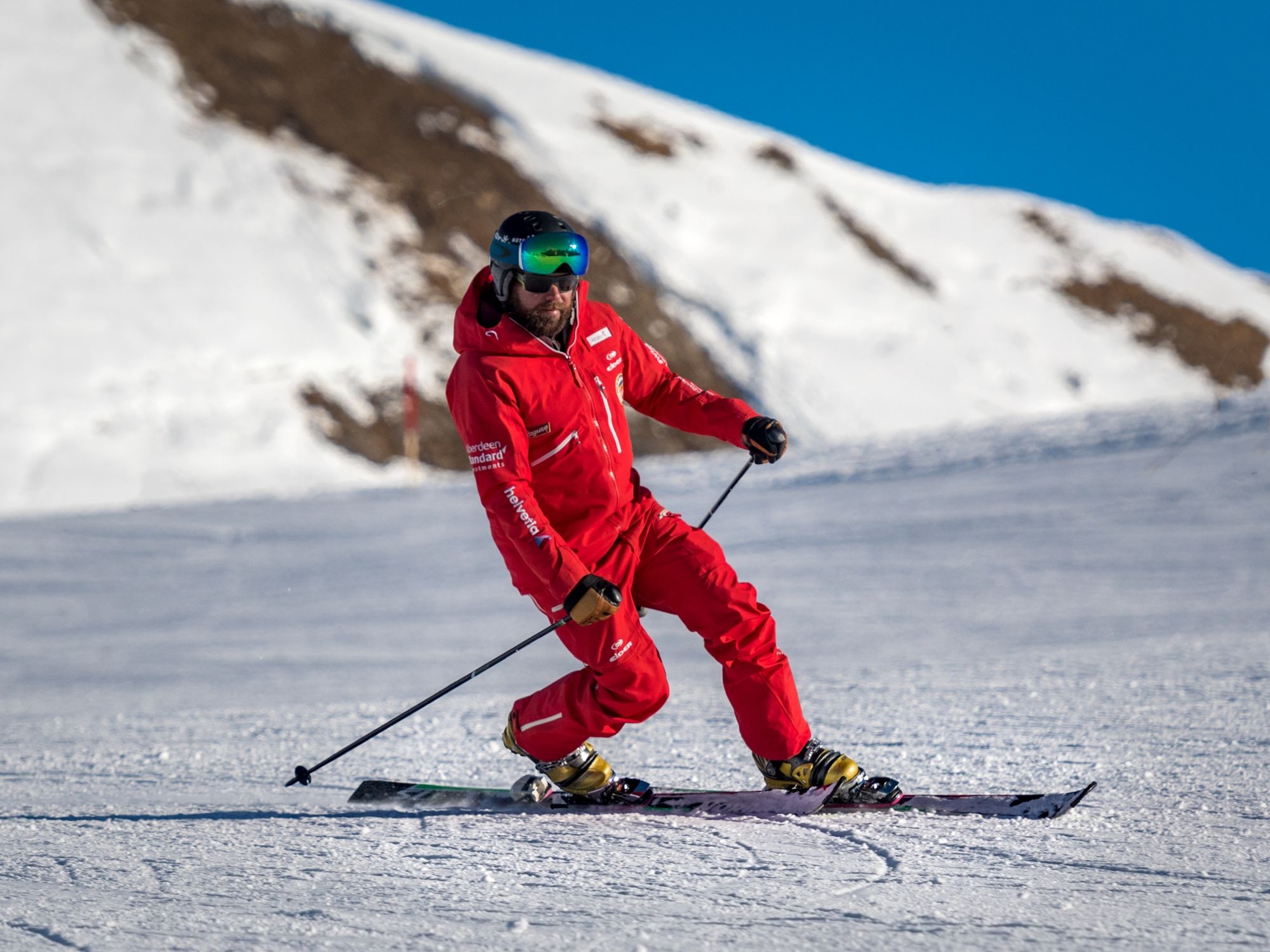 Kursus Telemark di Grindelwald bersama pemain ski di salju