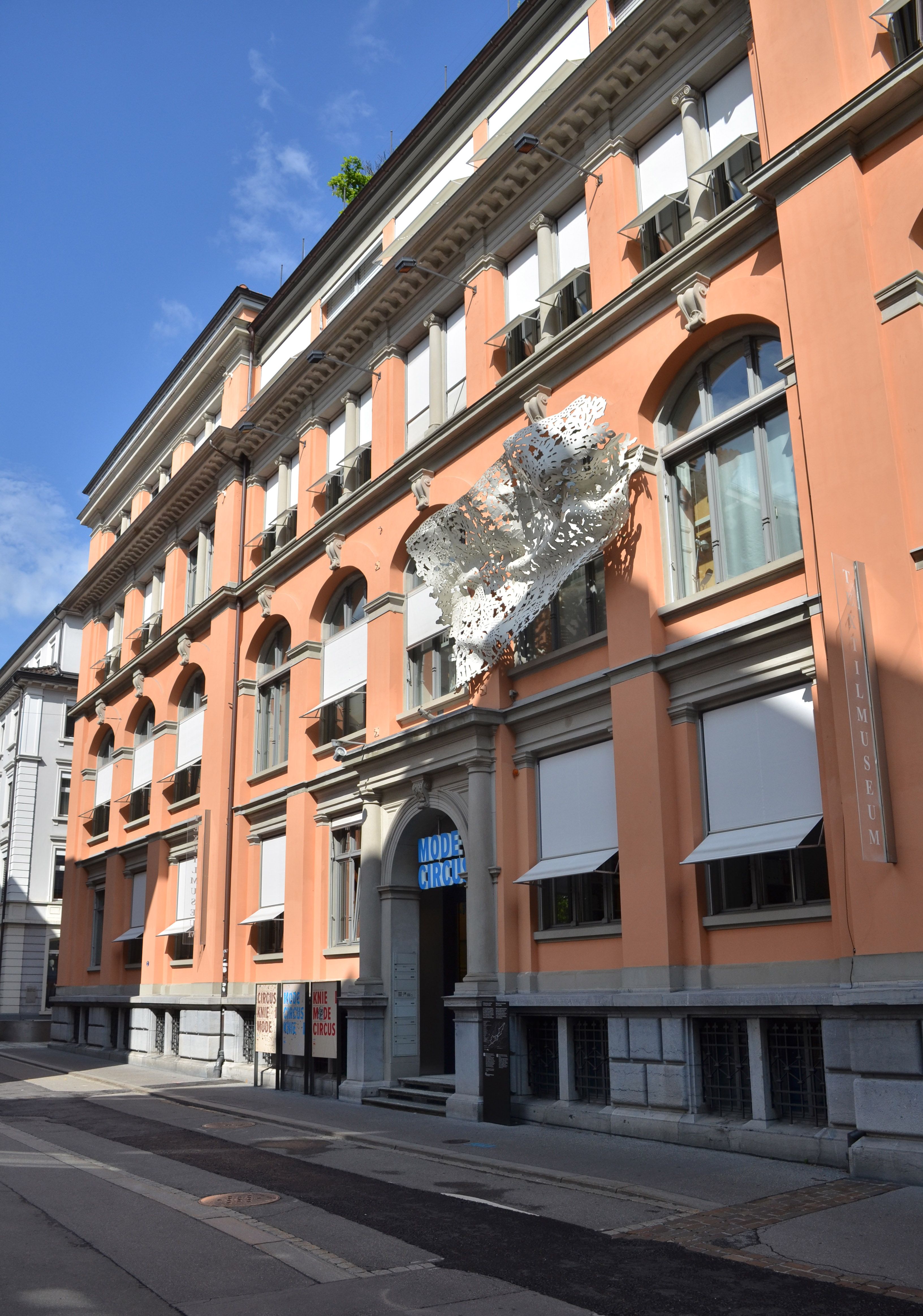 Visita guiada Textil St. Gallen con vista al Museo de Textil y Diseño.