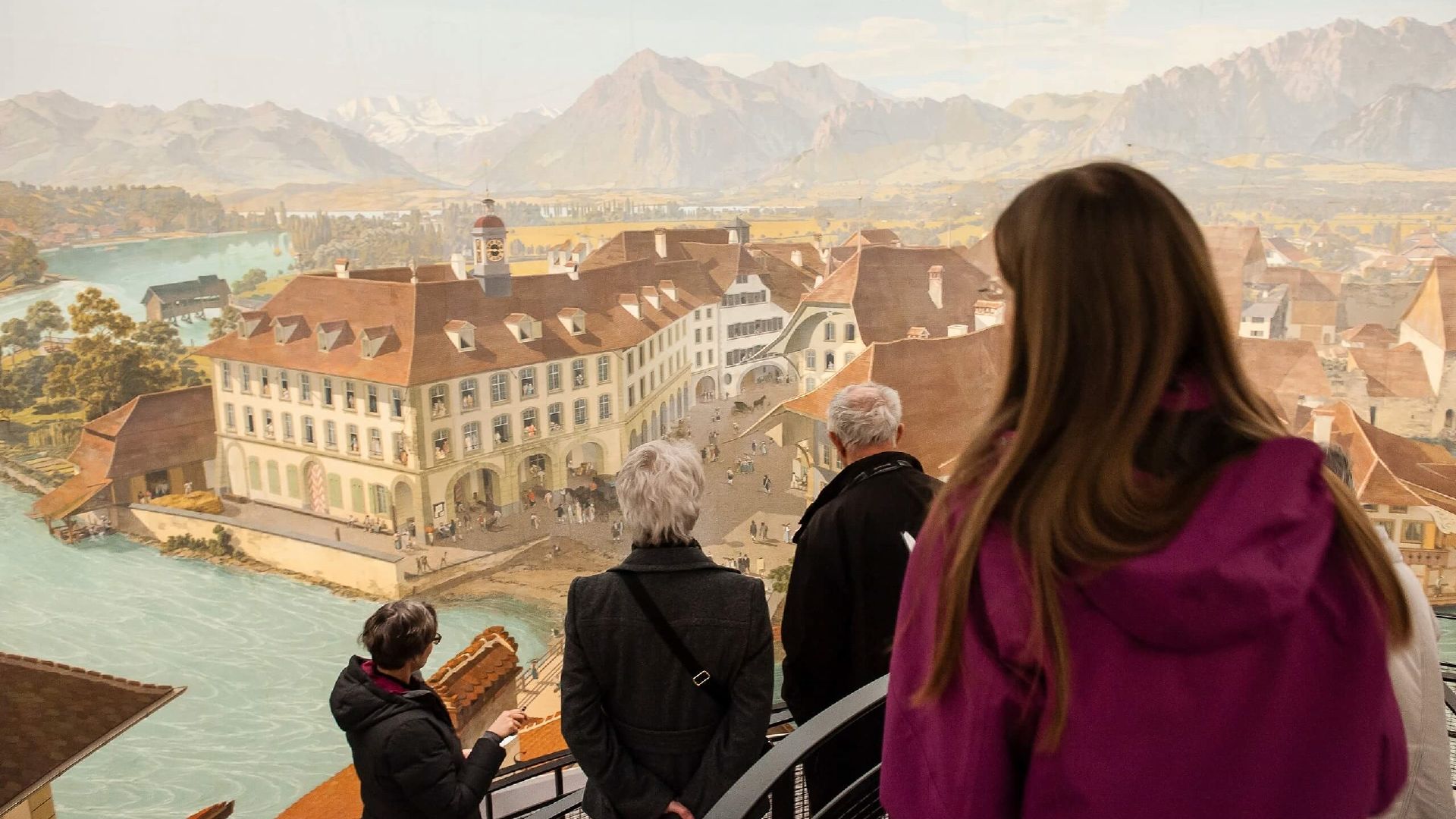 图恩全景导览，俯瞰历史建筑和风景
