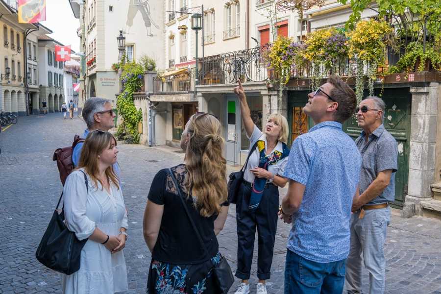 Sensasi yang Memikat di Thun: Jelajahi Kota Tua yang Menawan dalam Tur Kelompok di Thun.