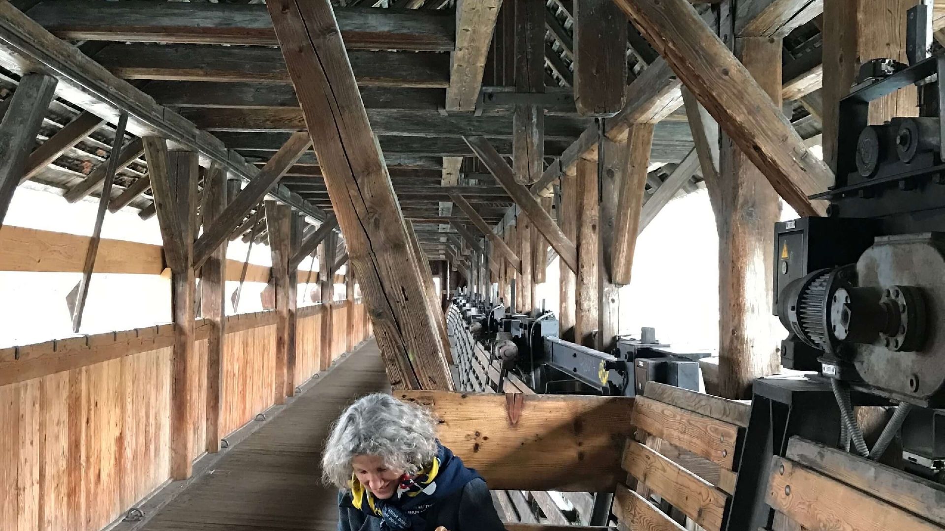 Seni Cerita Thuner Panduan Kanak-kanak dalam Reka Bina Kayu Bersejarah.