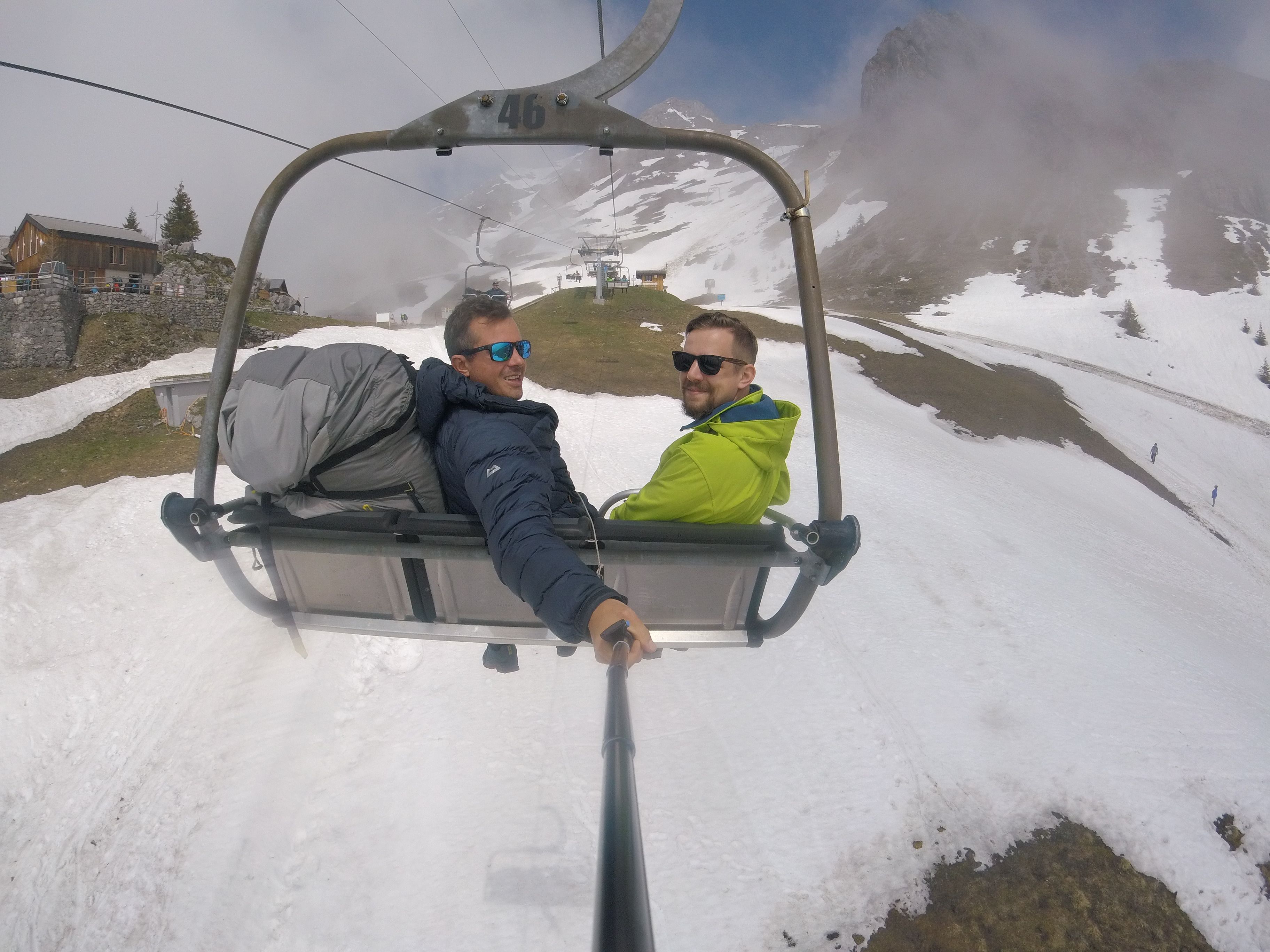 Touch & Go Παραπέντε: Απολαύστε την περιπέτεια με φίλους στα χειμωνιάτικα βουνά.