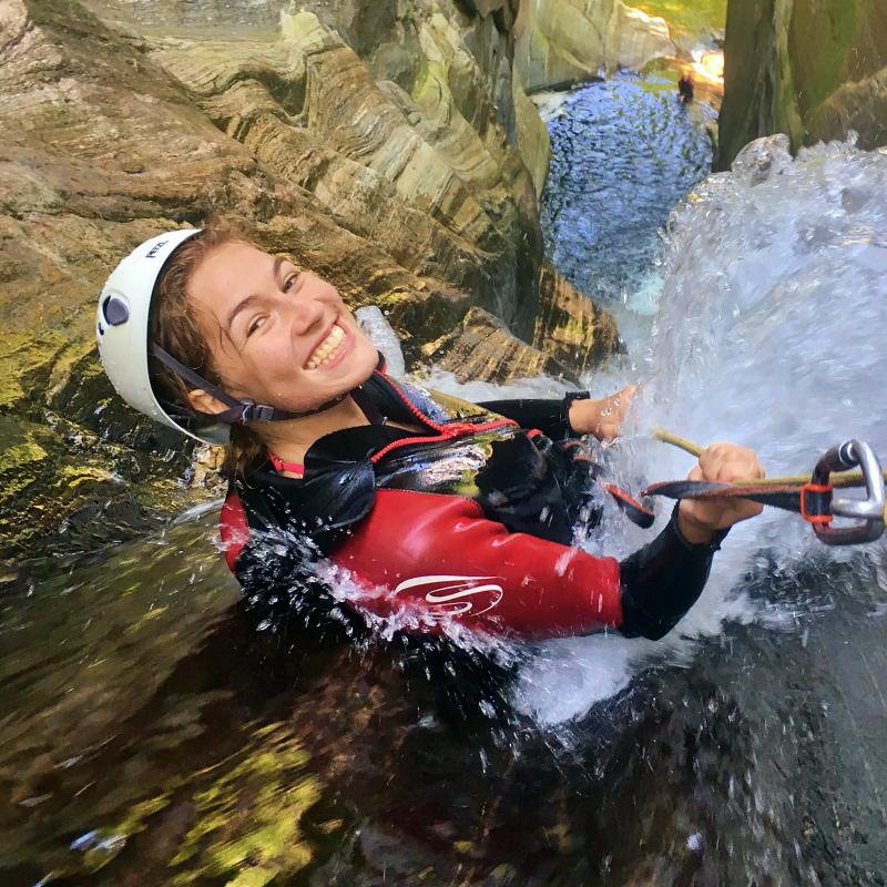 Canyoning nel Val Grande con divertimento acquatico e rocce