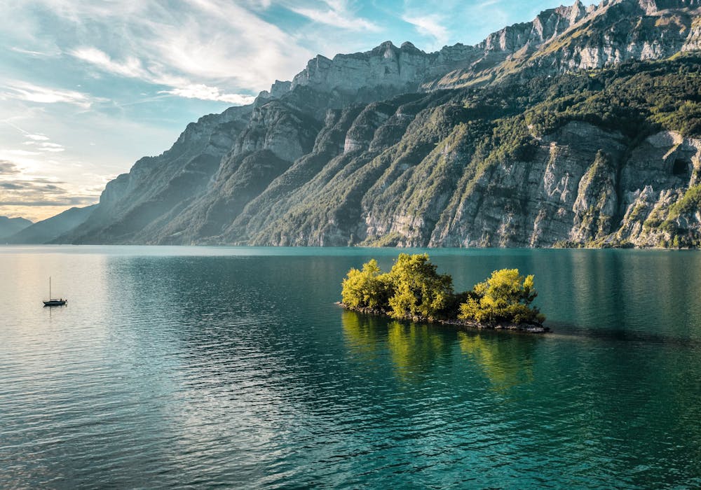 Lake Walen (Photo: Switzerland Tourism / Roland Gerth)