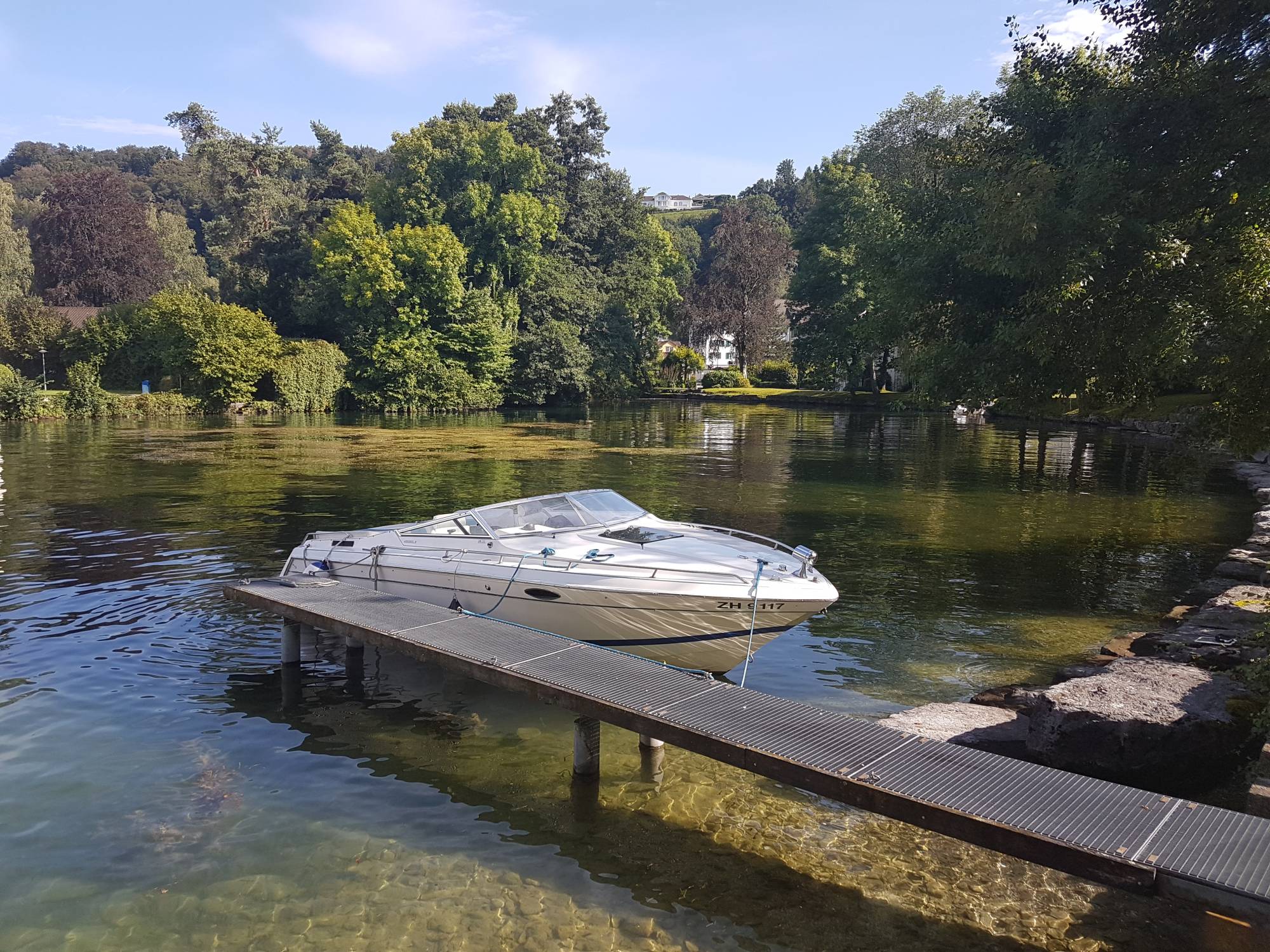 Argëtim sportesh ujore në Liqenin e Cyrihut me anije