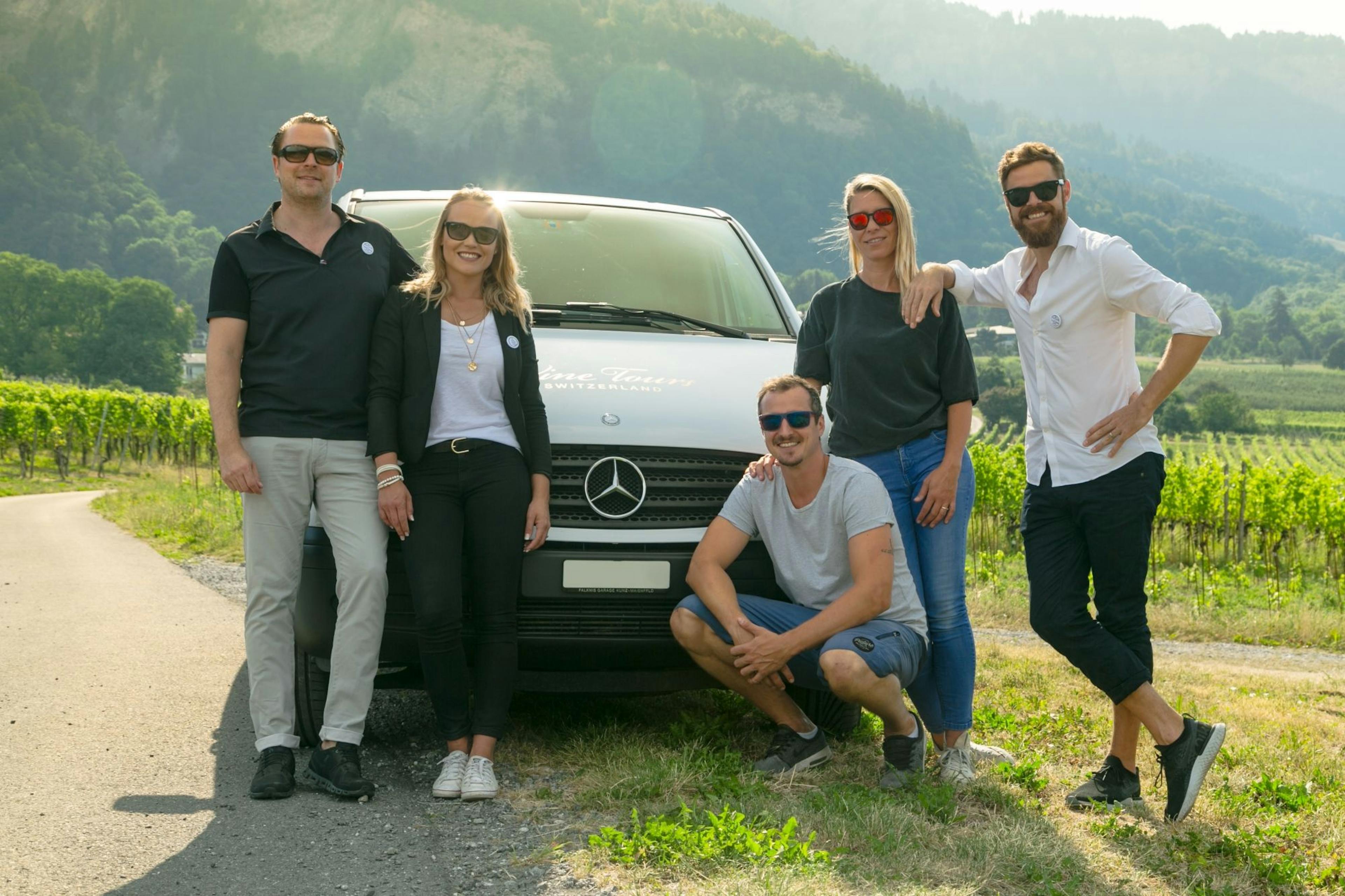 メルセデス・ベンツ車でのグループと共にワインの風景を巡るプライベートツアー 2023年の観光。