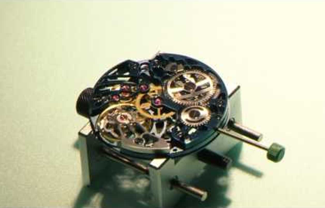 Uhrwerk der Zenith Uhrmacherei zeigt präzise Mechanik, Juwelierbedarf im Jura