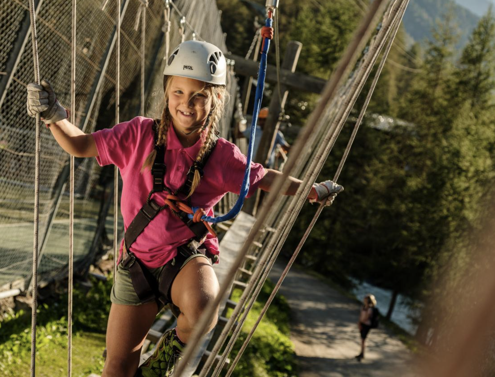 Zermatt में बच्चों के साथ खेलने और चढ़ने का पर्वतारोहण क्षेत्र।