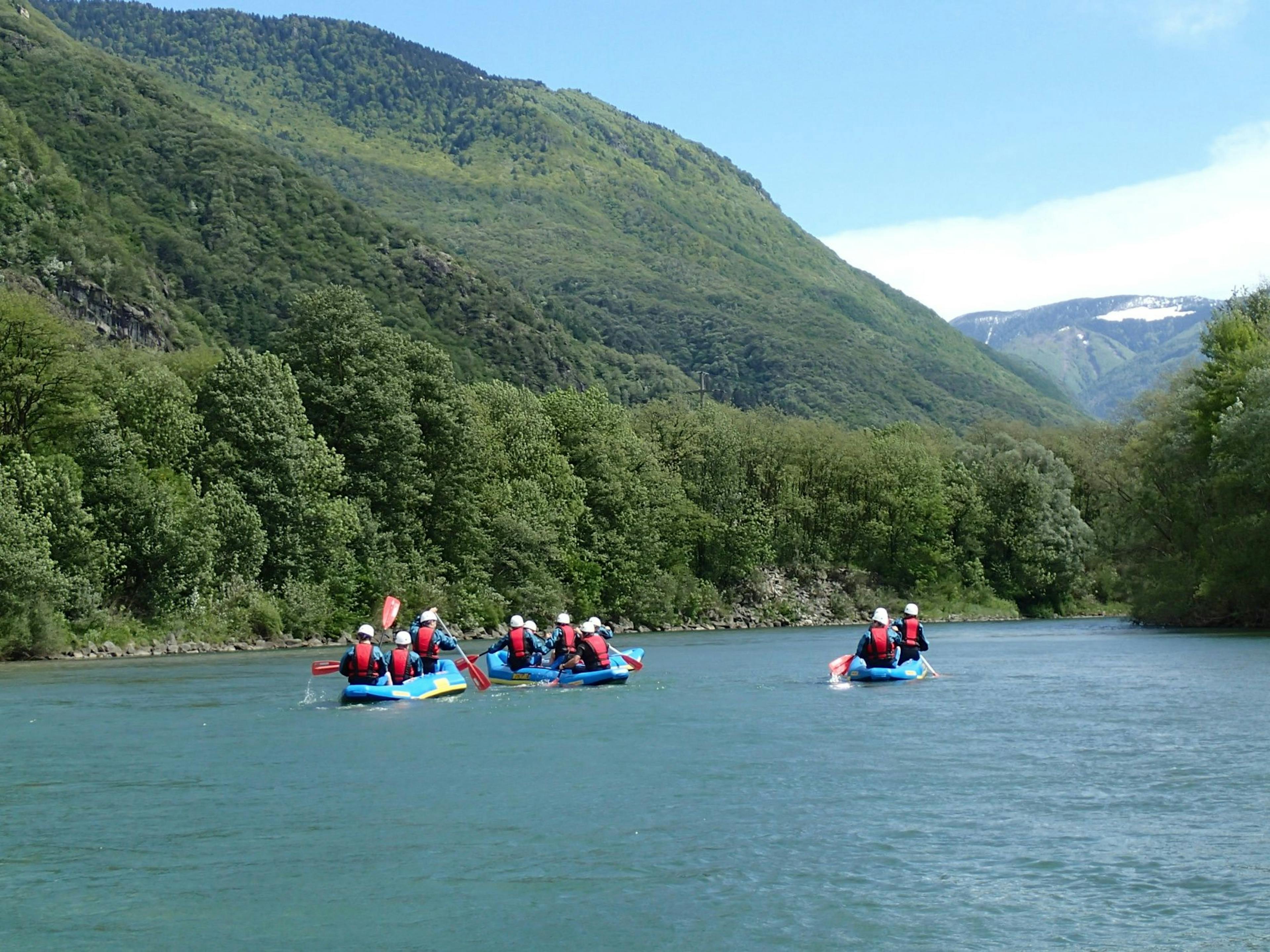 Ticino Funrafting: Erlebe Rafting im Ticino mit Freunden inmitten traumhafter Natur.