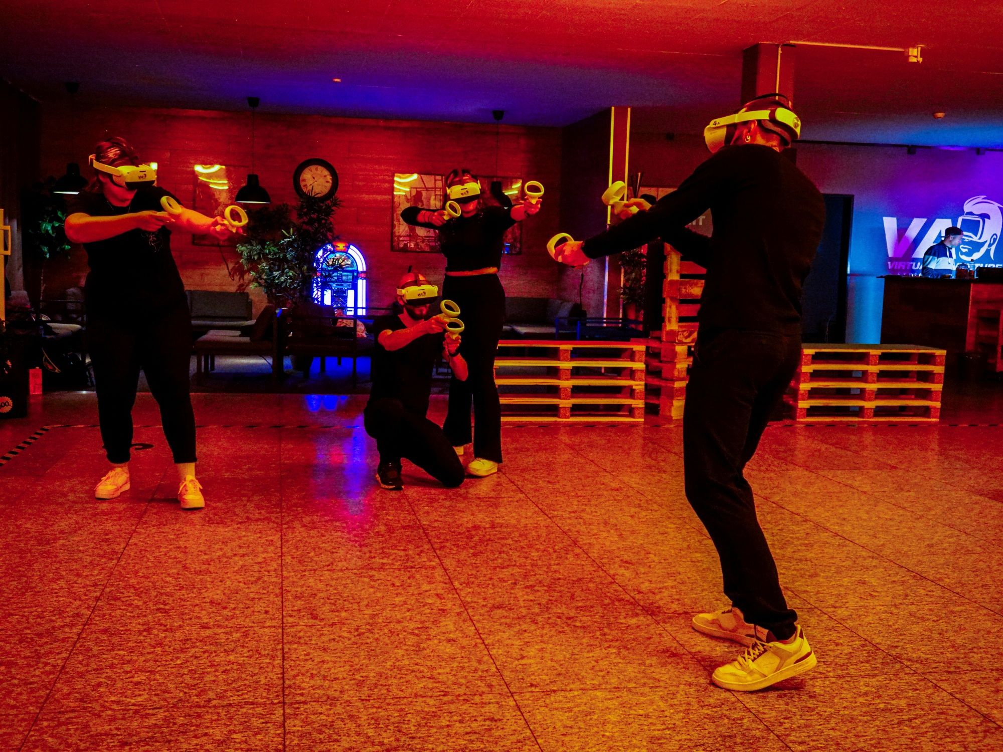 Virtueel Avontuur: Beleef een spannende spookhuis-simulatie met vrienden in een VR-omgeving.