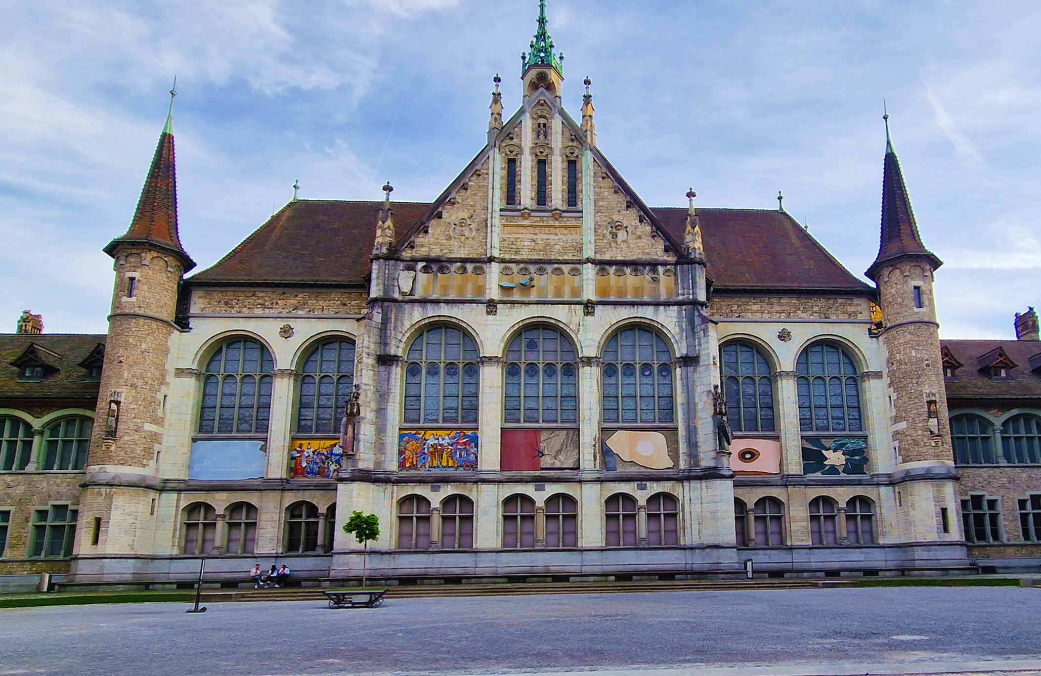 시내 투어: 멋진 건축물과 예술 작품으로 가득한 취리히의 국립 박물관을 경험해 보세요.