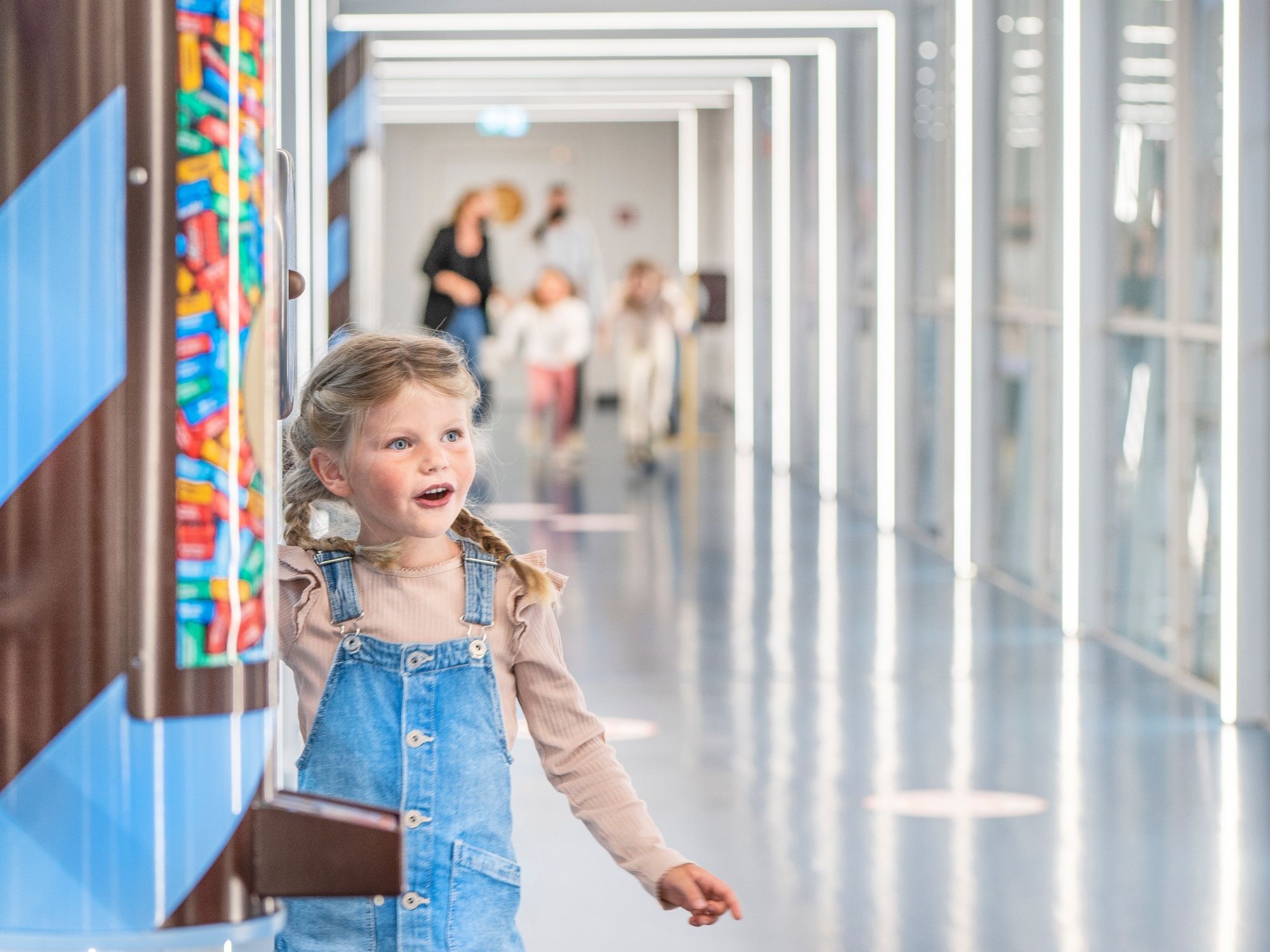 Chocolarium : Enfants dans la zone d'expérience, atmosphère captivante dans la galerie de Flawil.
