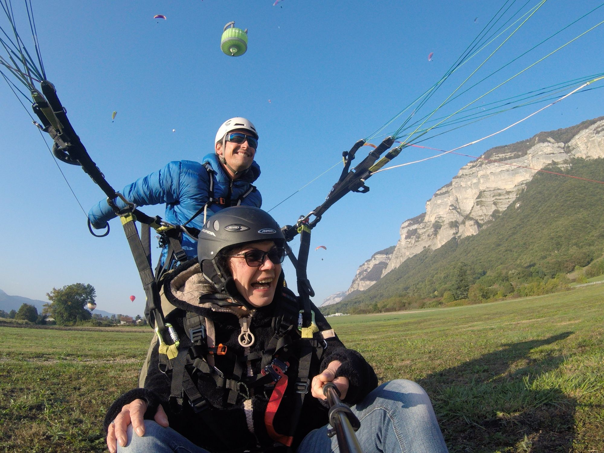 Paragliding v Lucernu: Tandemový let nad horami s panoramatickým výhledem na přírodu a skvělá dobrodružství.