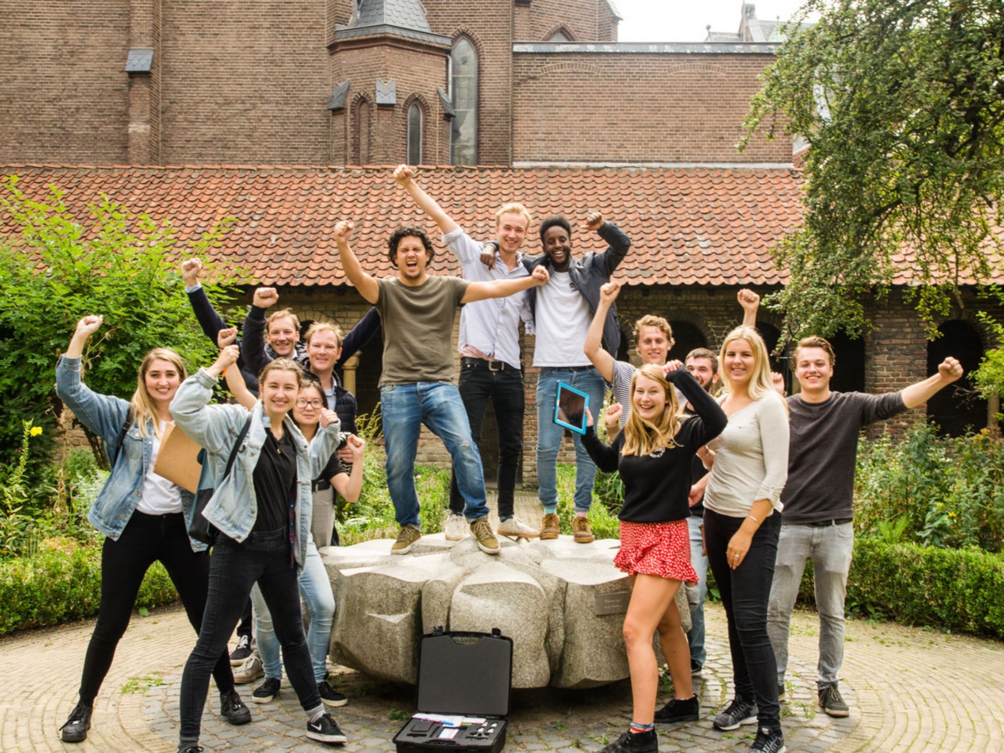 Δραστηριότητα Απόδρασης: Πιάσε τους Illuminaten και επίλυσε συναρπαστικά γρίφους με την ομάδα σου.