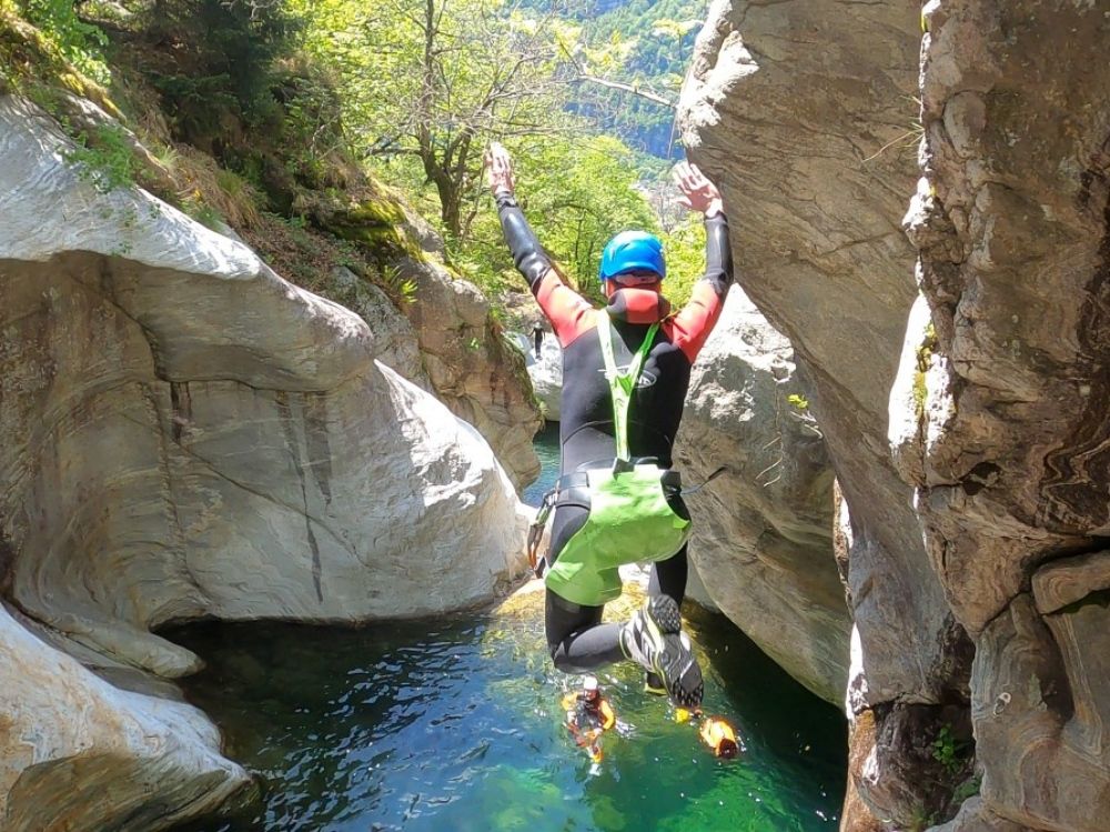 Kanoing na studiach: Przeżyj emocjonującą przygodę wodną na łonie natury.