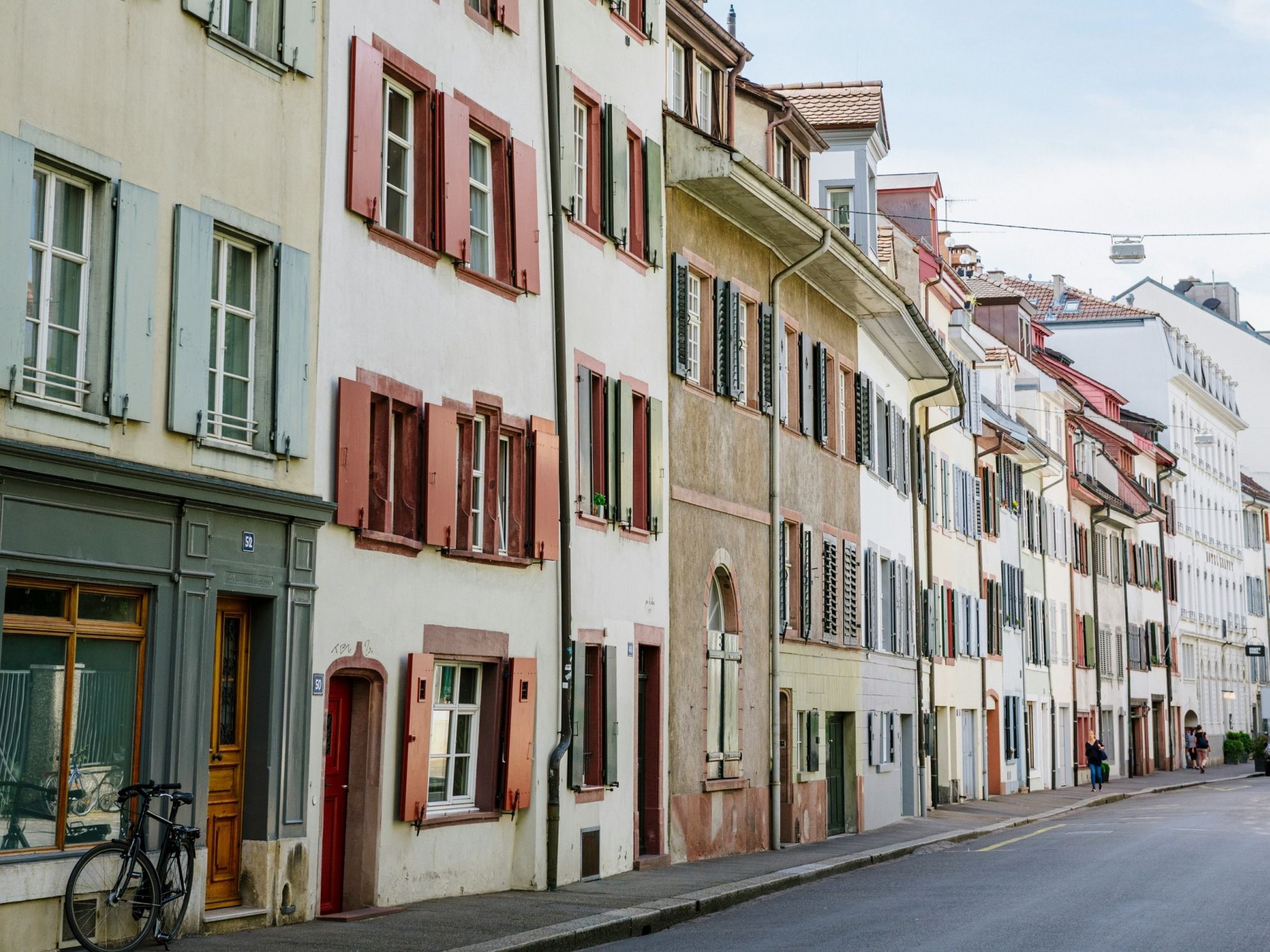 Basel: Charmante Altstadt mit historischen Gebäuden und malerischen Fassaden in der Schweiz.