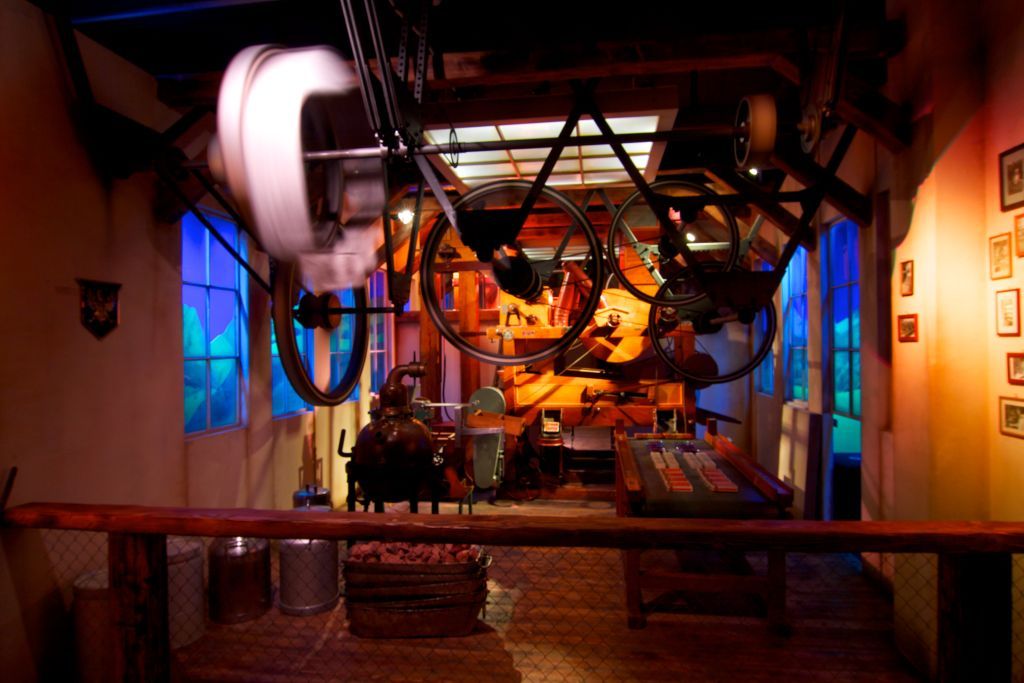 Kilang Coklat: Mesin-mesin yang mengagumkan di kilang coklat di Gruyères, untuk pengalaman yang tidak akan dilupakan.