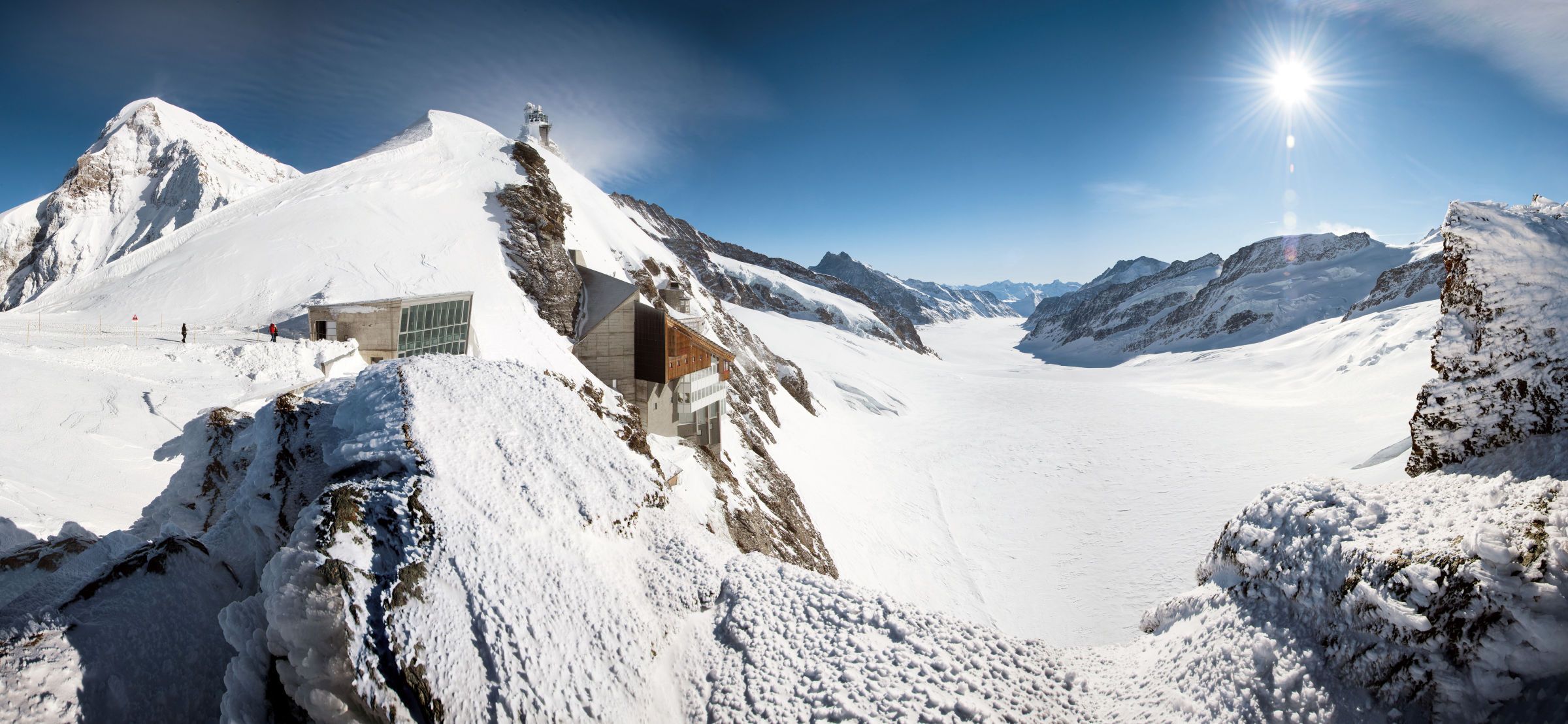 Jungfraujoch: vista impressionante su ghiacciai e montagne, ideale per gli amanti della natura e dell'avventura.
