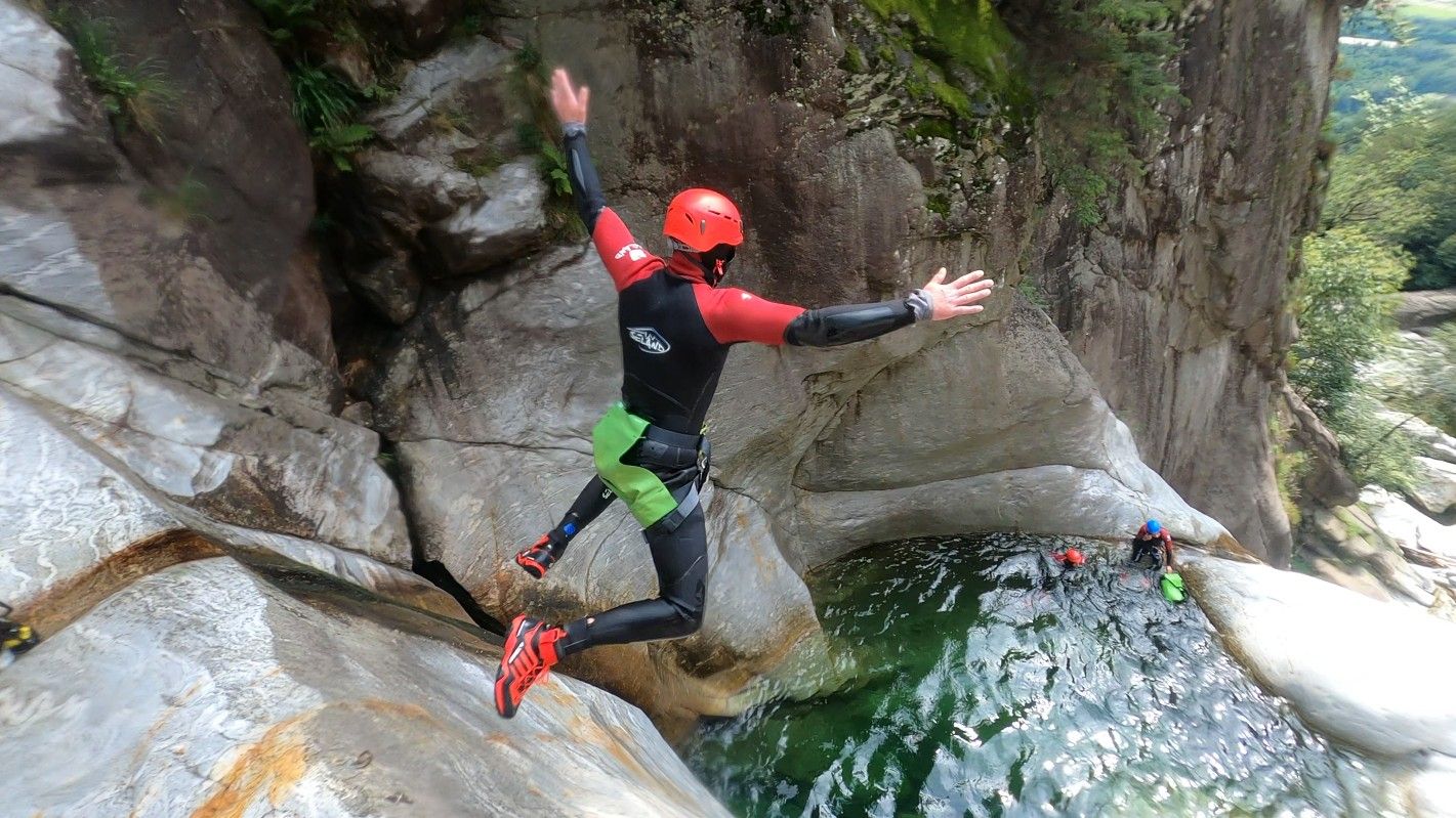 ヘリコニーニング：ボゲラの大自然に飛び込む、冒険好きや自然愛好者にぴったり。