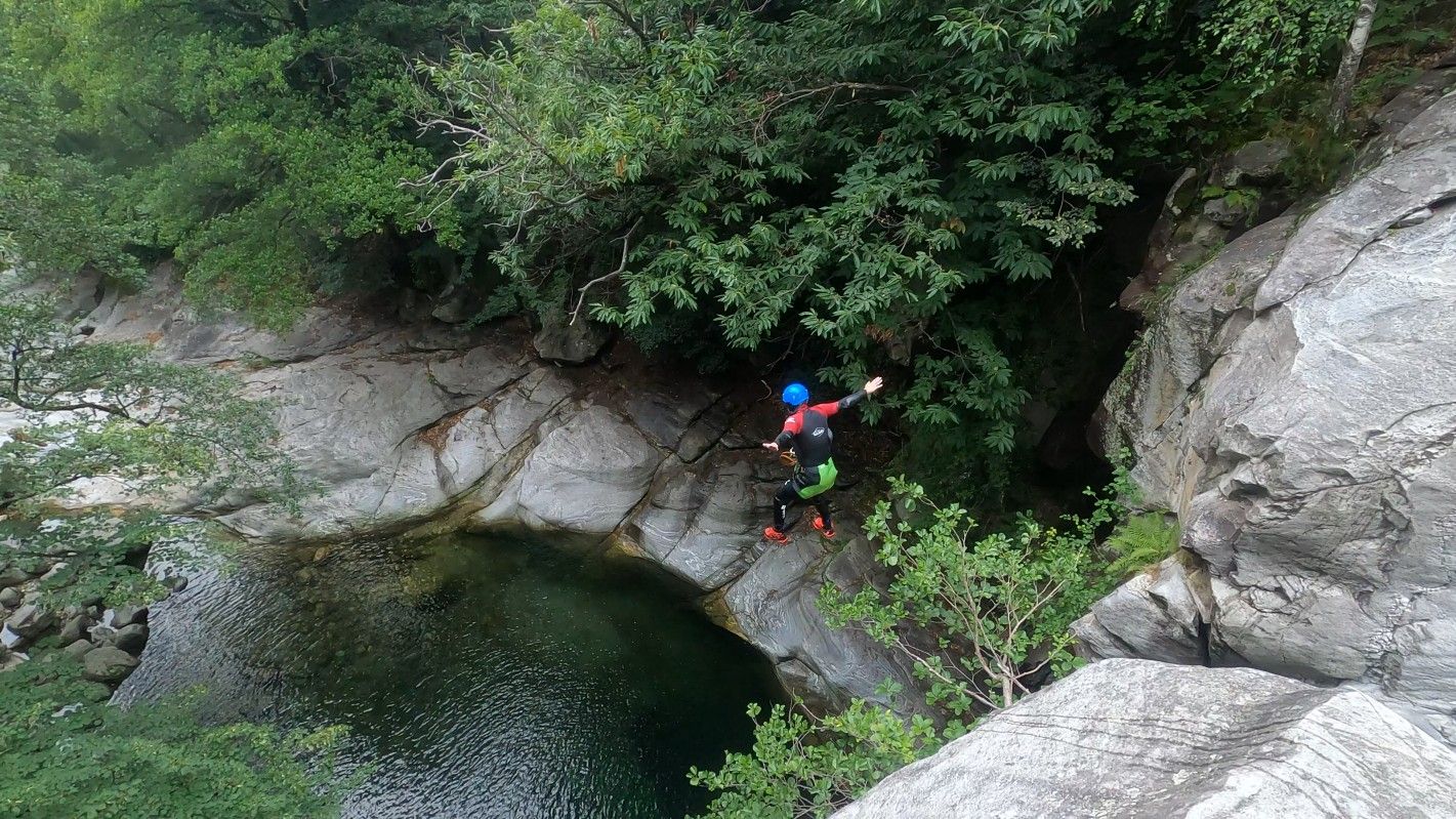 ヘリカニオニング・ボッゲラ：グループや自然愛好家に最適なエキサイティングなアウトドアアドベンチャー。