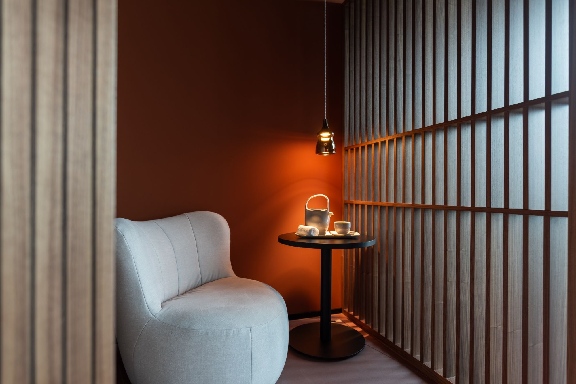 Flooat: गर्मियों में ज्यूरिख में पानी पर तैरते हुए आराम करें।