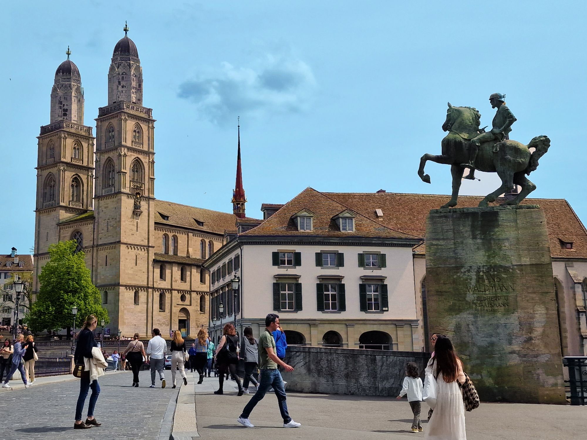 Zürich Altstadt: Historische Bauwerke, lebendige Atmosphäre und Kultur erleben.