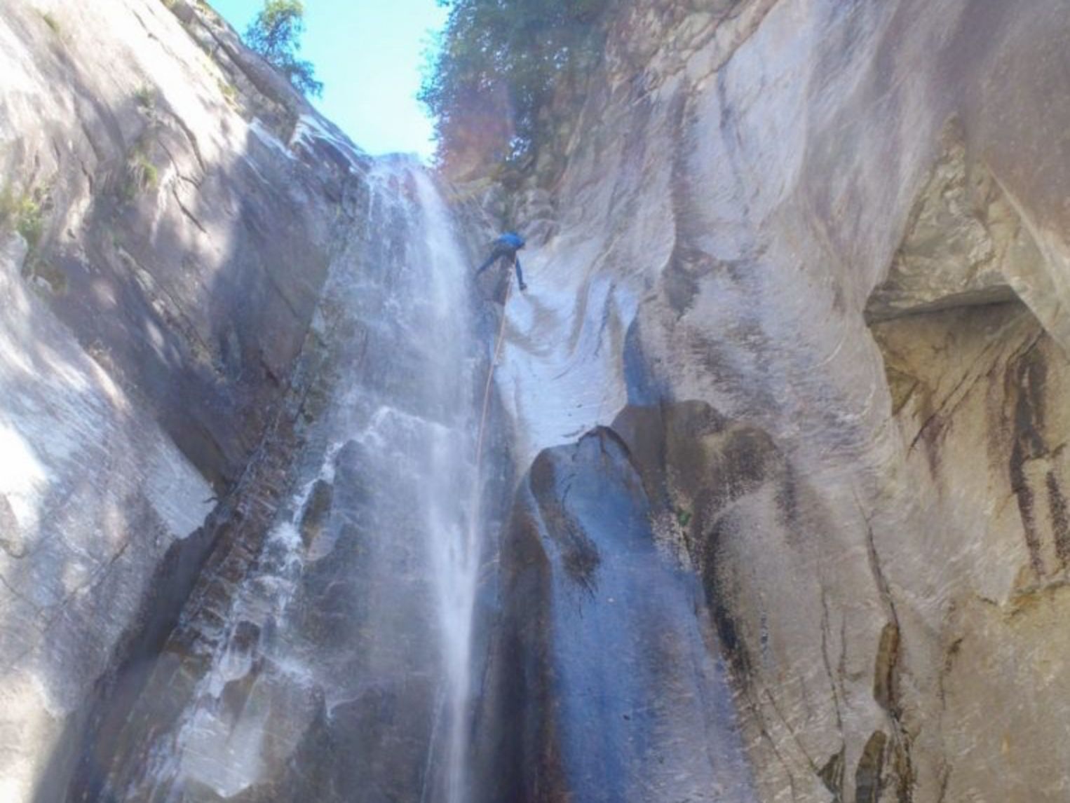 Canyoning en Boggera, emocionante acción de rapel y belleza natural del Tesino.