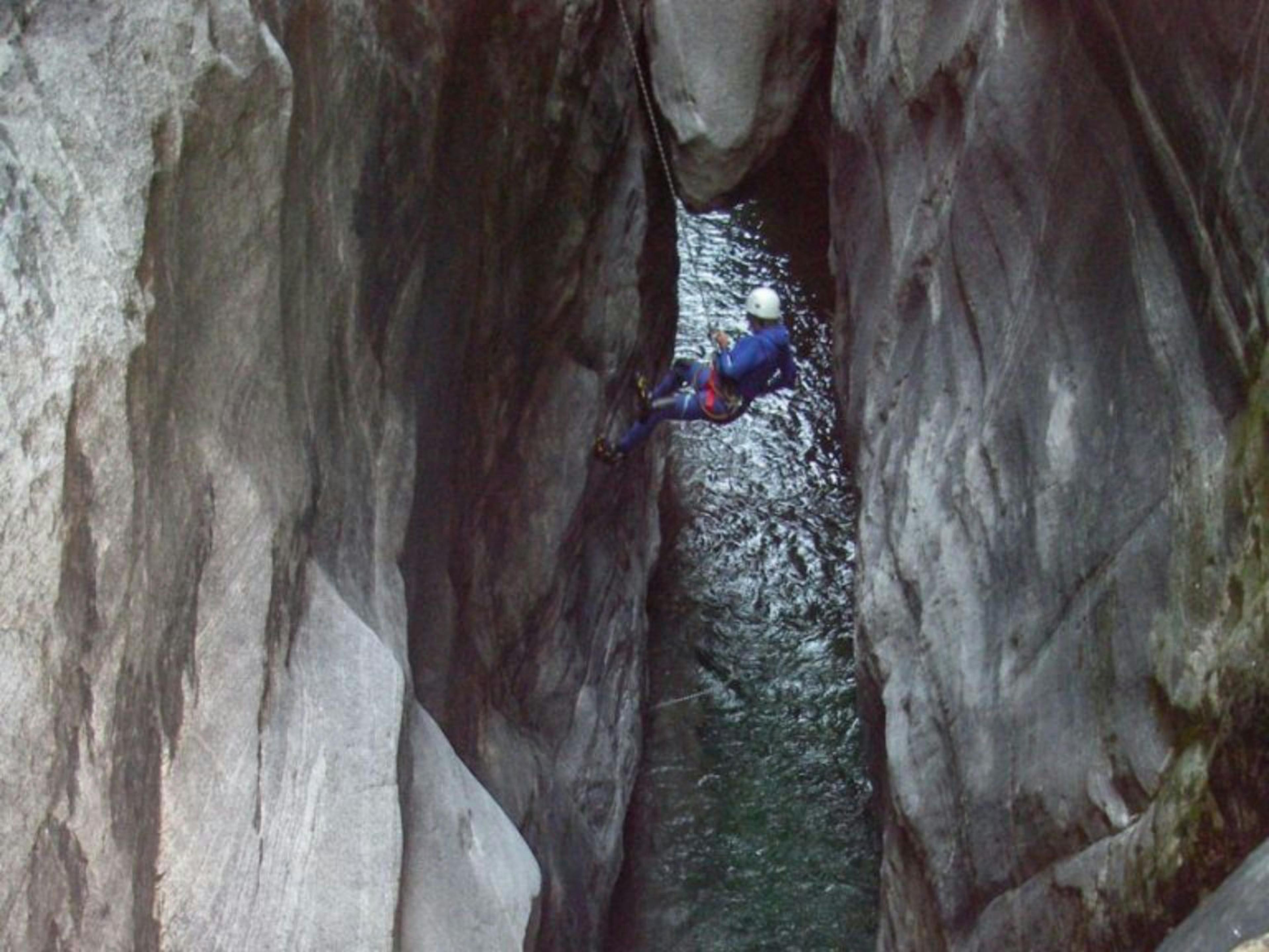 Iragna Canyoning: Experience exciting rock climbing in the nature of Ticino.