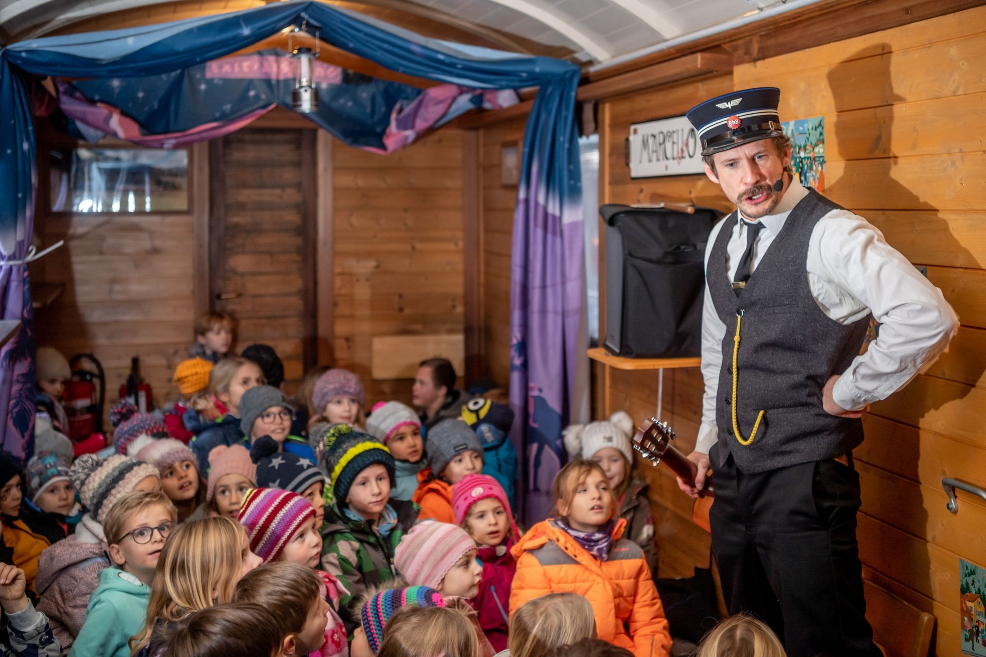 Lichterland : Linard Bardill joue pour les enfants au théâtre