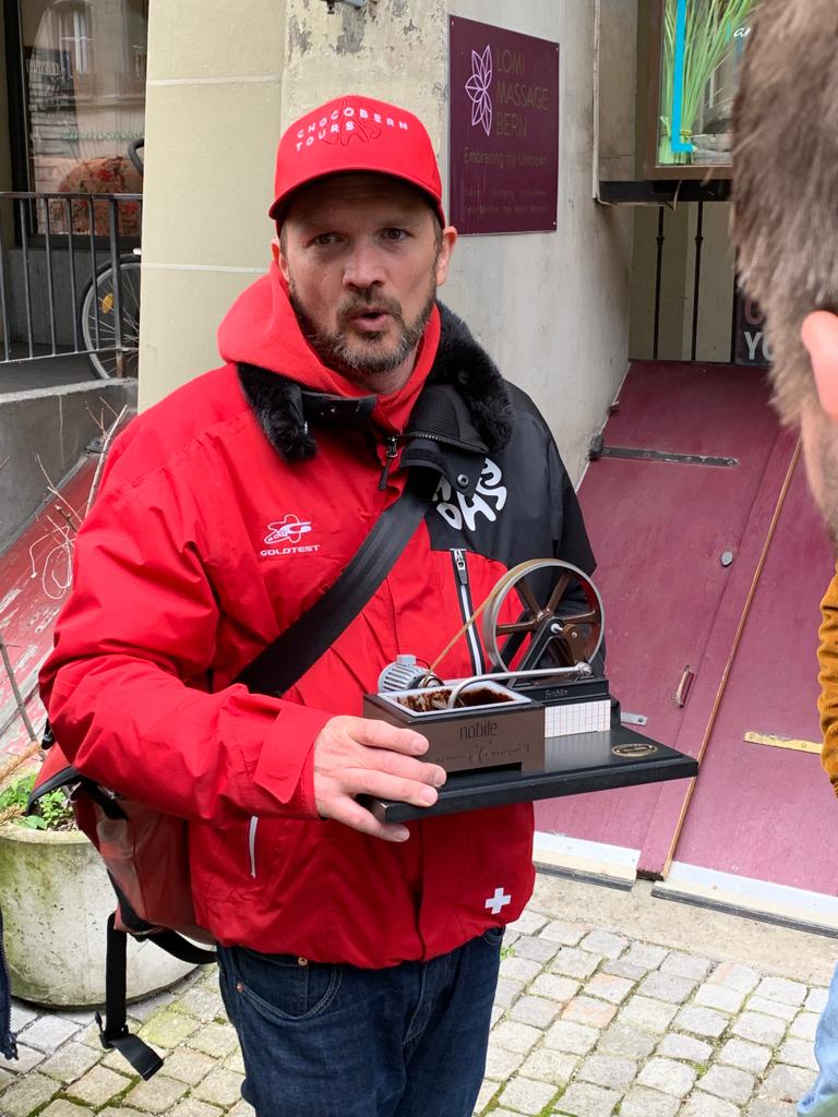 Conche: Präzise Beschreibung mit 3-4 relevanten Keywords.