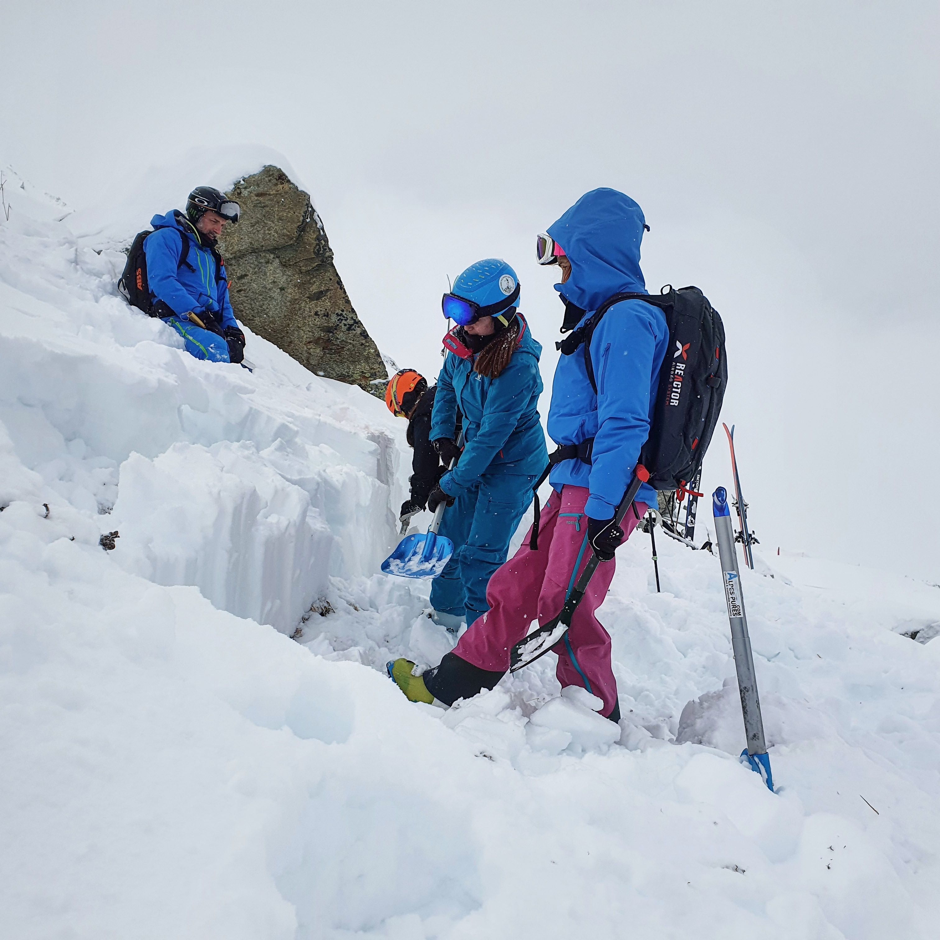 Курс по лавинам: безопасное передвижение в снегу с опытными гидами во Фрейрейде в Валея