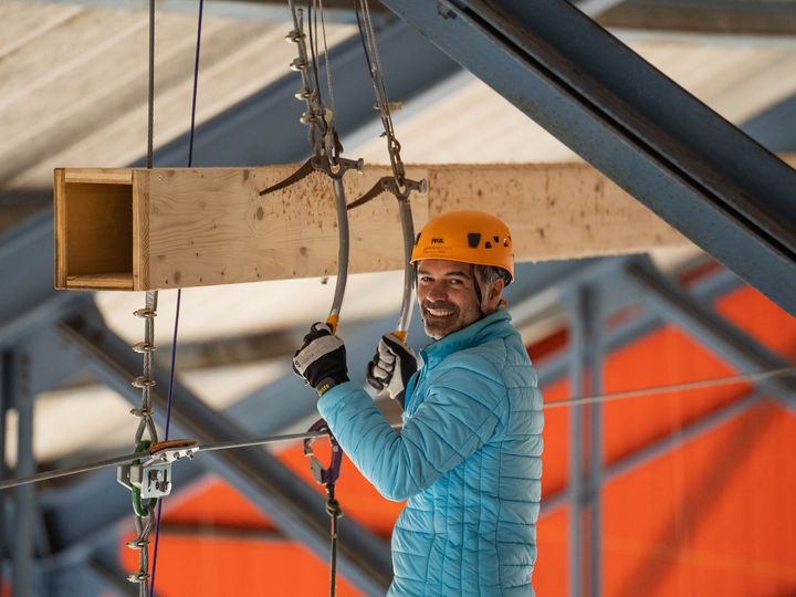 Parque de Cordas Indoor em Grindelwald: Vive aventuras com a tua equipa e crianças na área indoor.