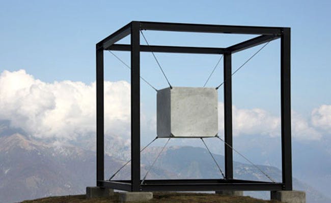 Cubo Sospeso auf Monte Tamaro mit Blick auf Berge