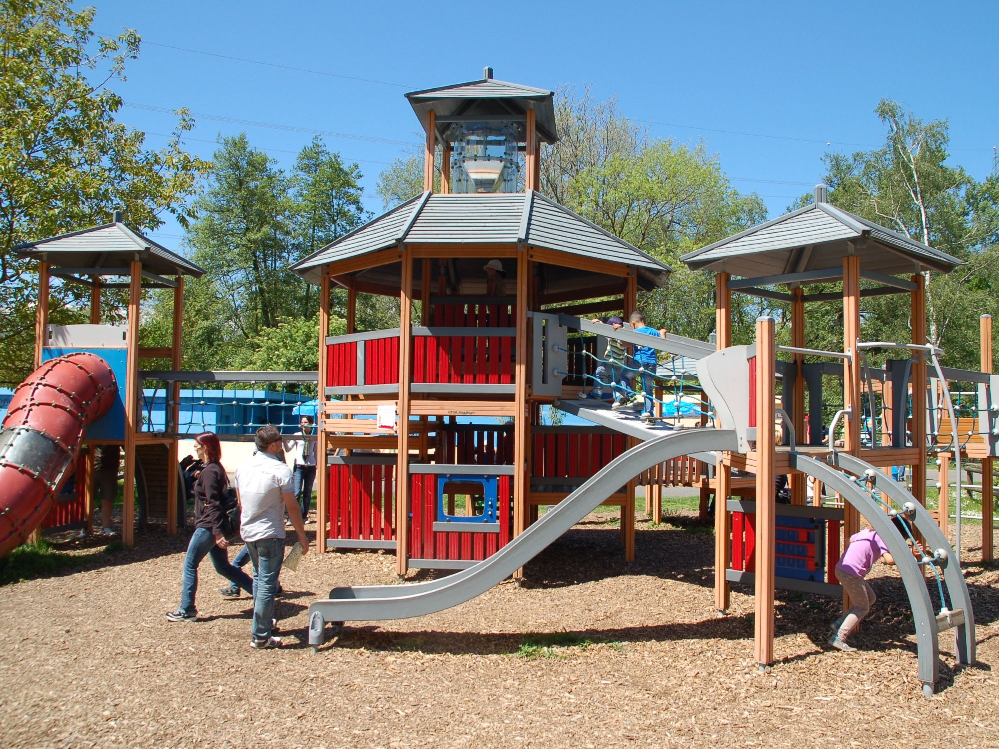 Klimburg: Speeltuin in de Seeteufel Zoo met speeltoestellen voor kinderen en avontuur.