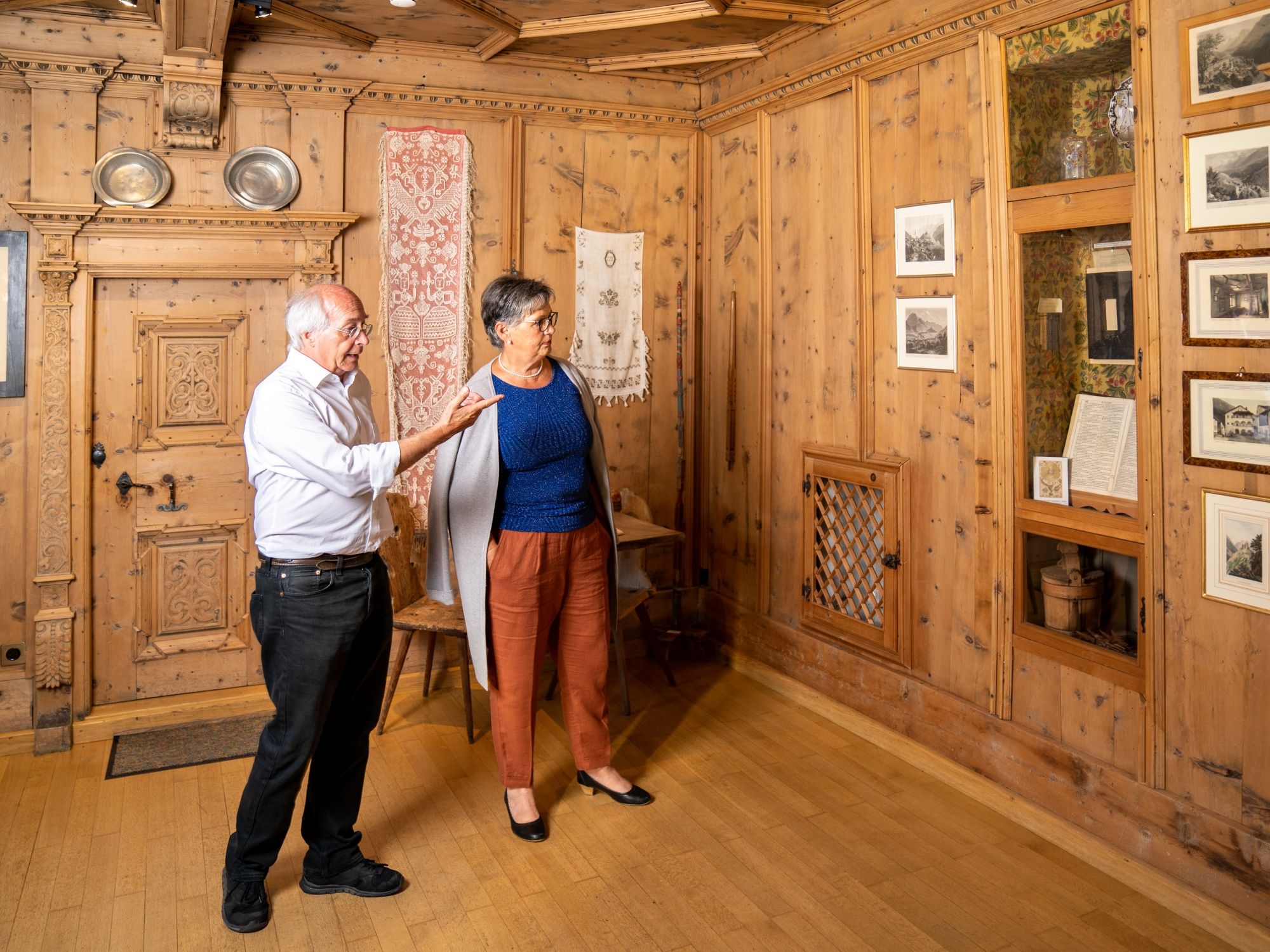 Visite du village à Scuol avec des pièces d'exposition intéressantes