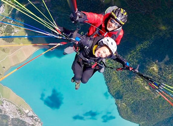 Parapente : vol en tandem au-dessus du lac d'Engadine avec des expériences en hauteur