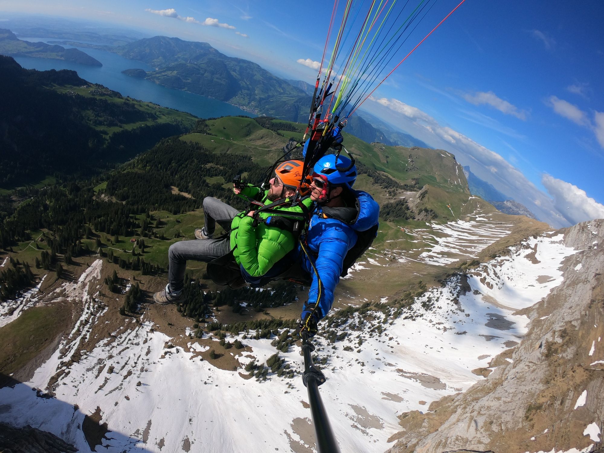 Paragliden: Tandem thermiekvlucht over een fantastische landschap in Luzern met bergzicht