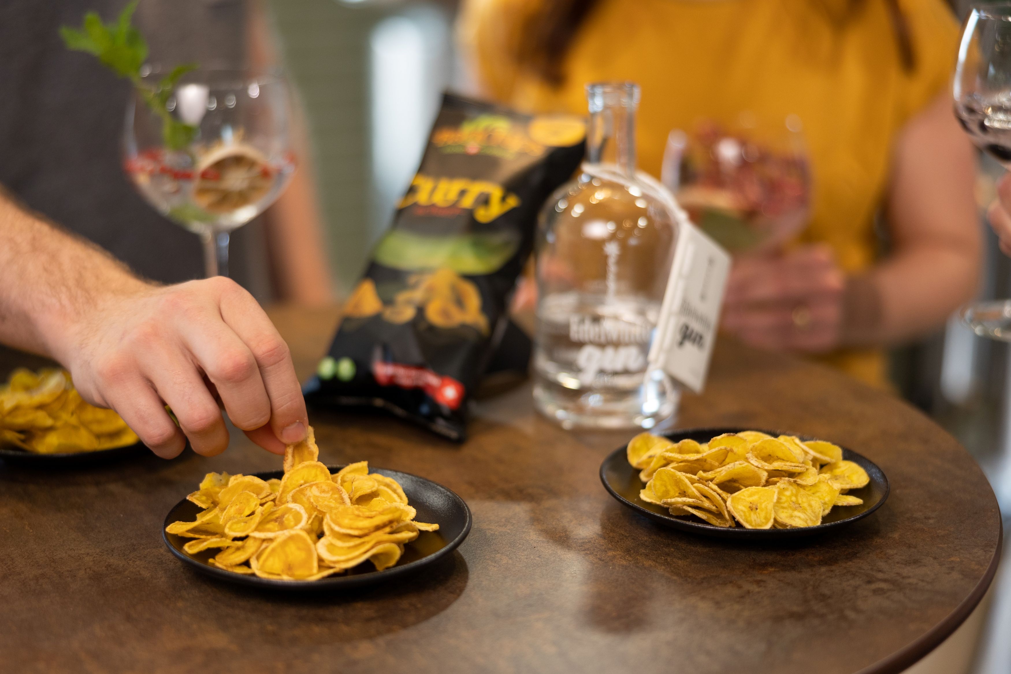 Edelwhite Gin: Vyznavačská snídaně s koktejly a občerstvením při prohlídce palírny.